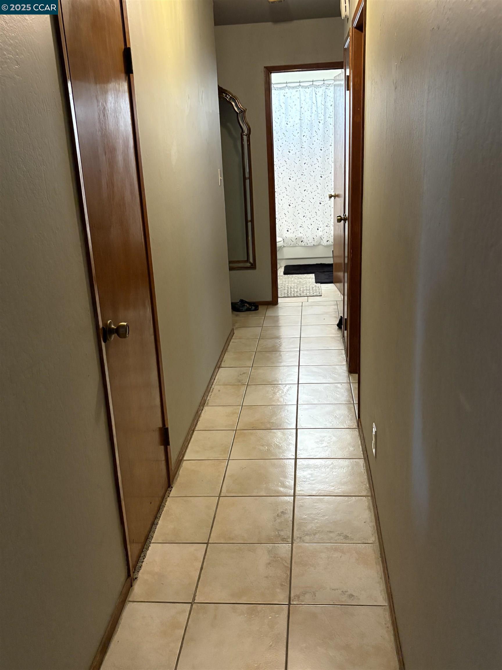 Detail Gallery Image 11 of 28 For 9501 Castlewood Street, Oakland,  CA 94603 - 3 Beds | 2/1 Baths