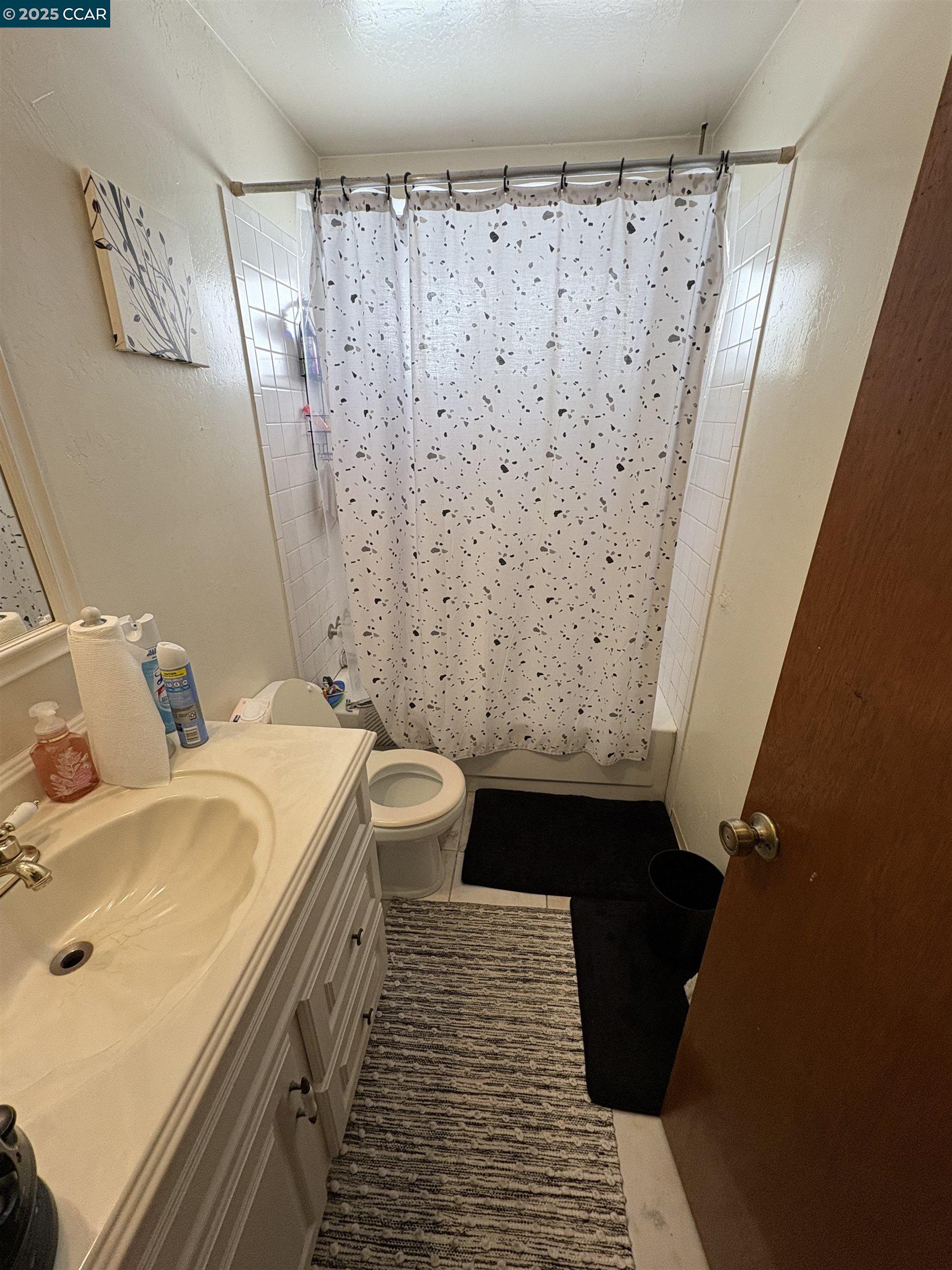 Detail Gallery Image 15 of 28 For 9501 Castlewood Street, Oakland,  CA 94603 - 3 Beds | 2/1 Baths