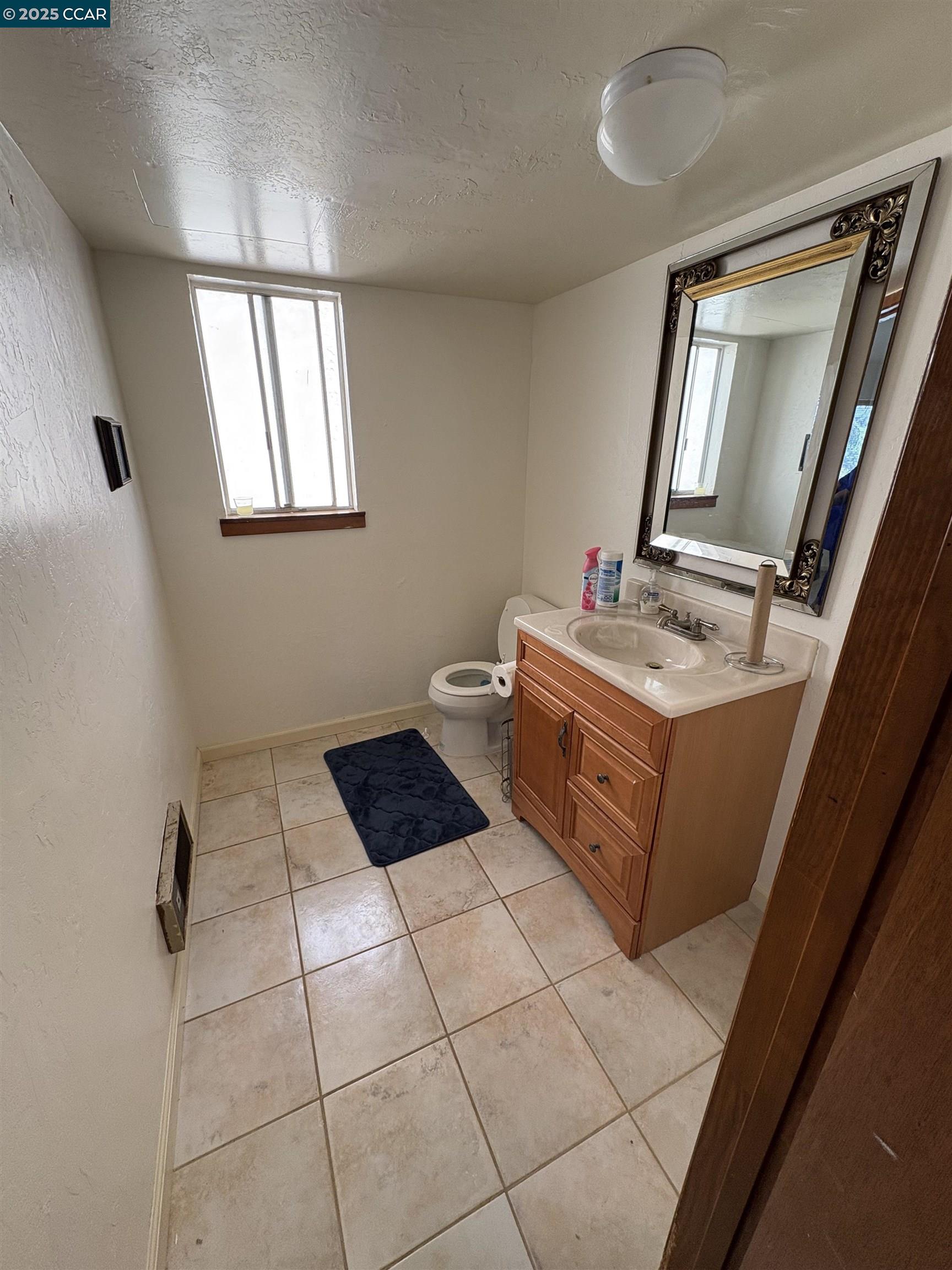 Detail Gallery Image 24 of 28 For 9501 Castlewood Street, Oakland,  CA 94603 - 3 Beds | 2/1 Baths