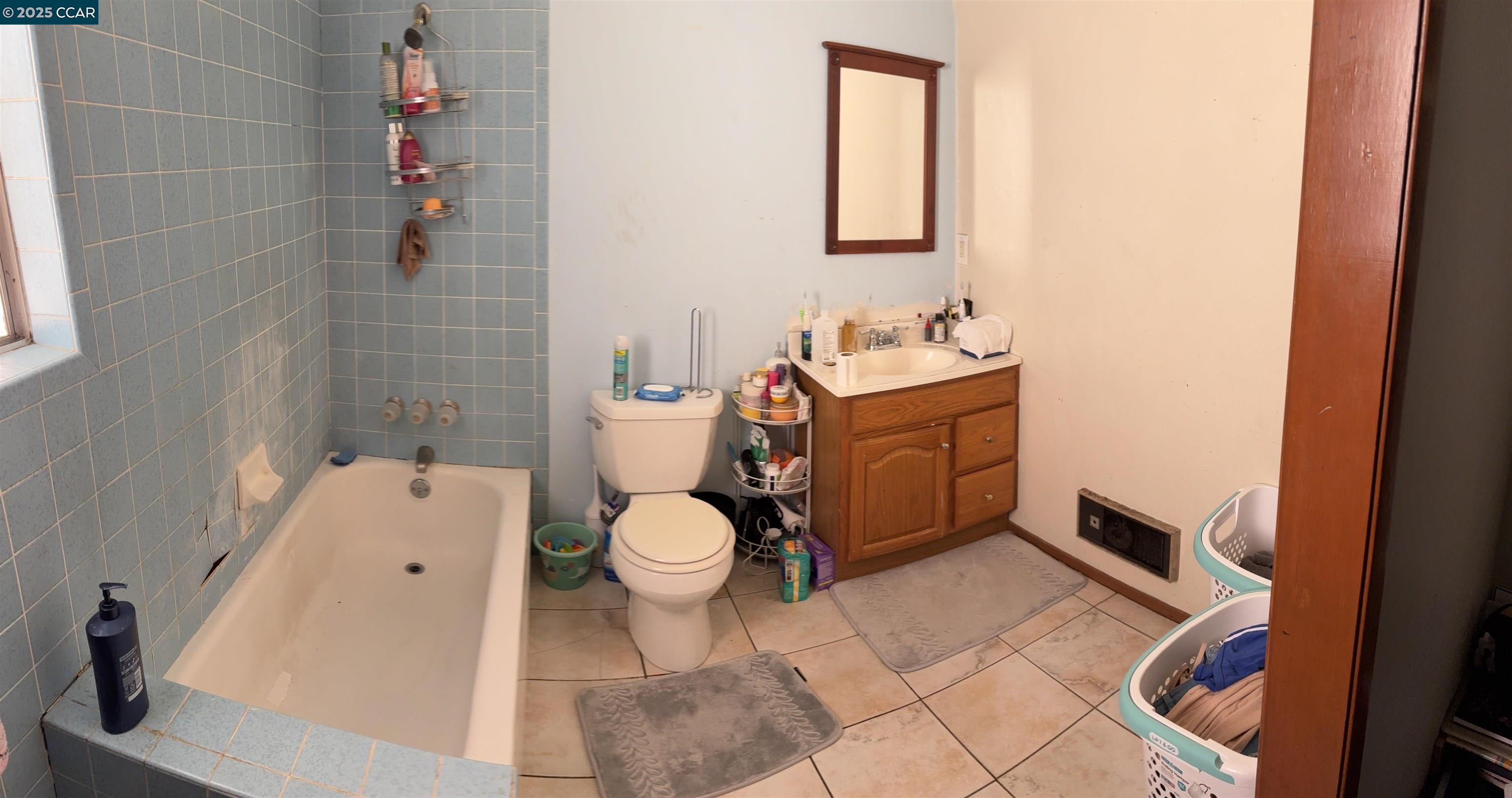 Detail Gallery Image 25 of 28 For 9501 Castlewood Street, Oakland,  CA 94603 - 3 Beds | 2/1 Baths
