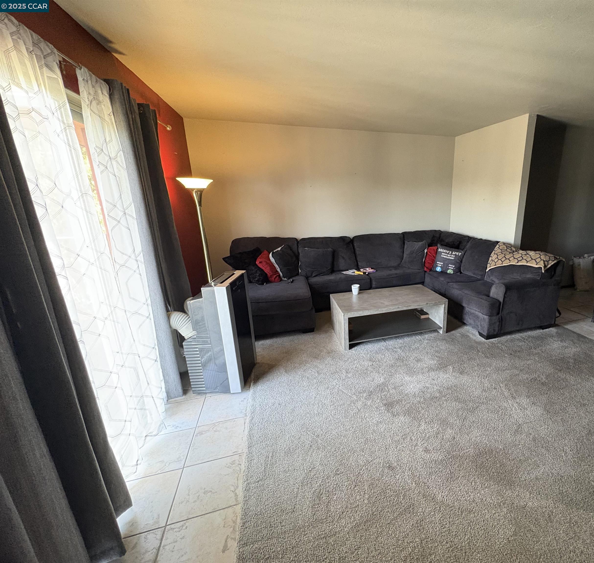 Detail Gallery Image 4 of 28 For 9501 Castlewood Street, Oakland,  CA 94603 - 3 Beds | 2/1 Baths