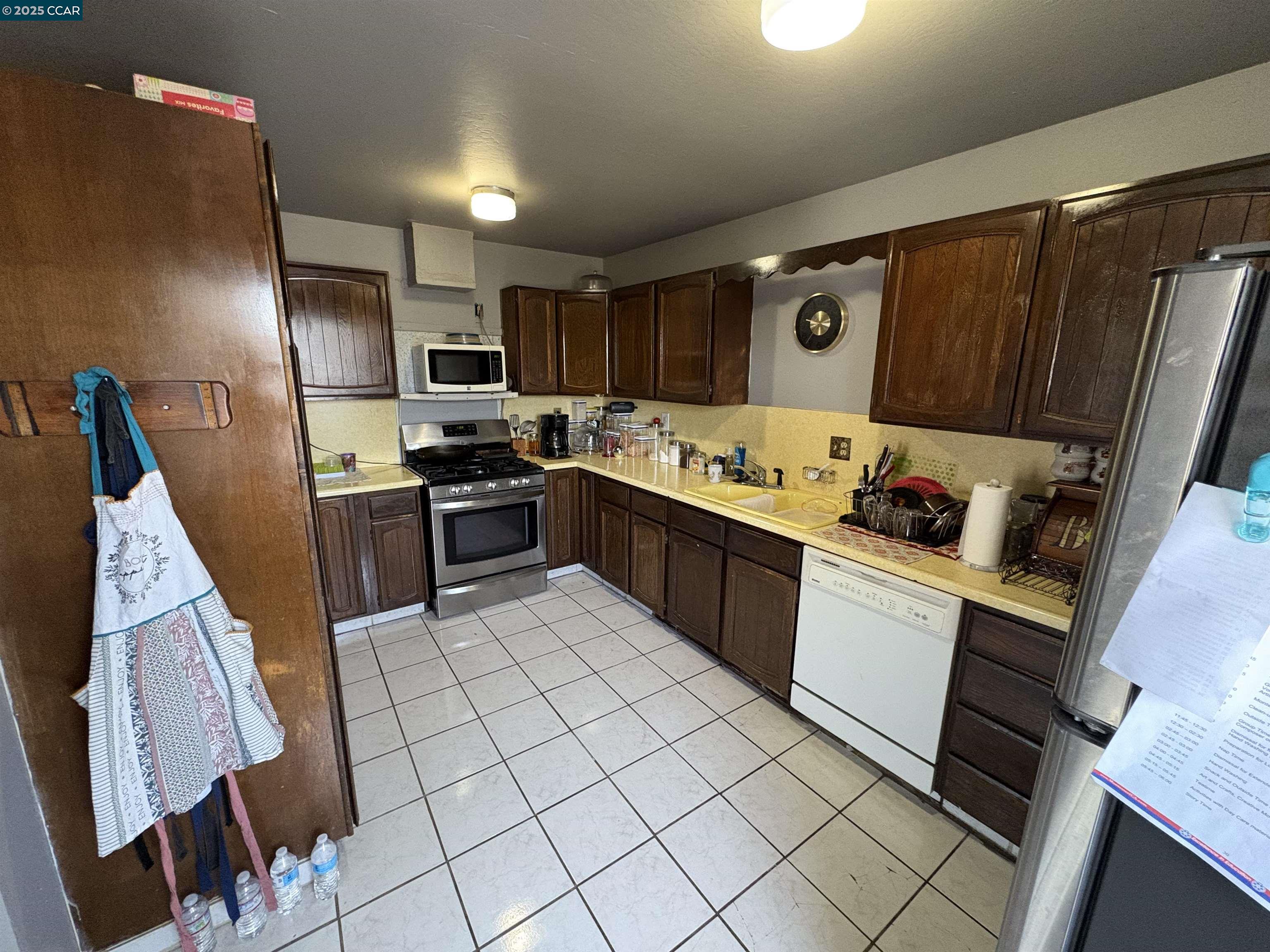 Detail Gallery Image 6 of 28 For 9501 Castlewood Street, Oakland,  CA 94603 - 3 Beds | 2/1 Baths