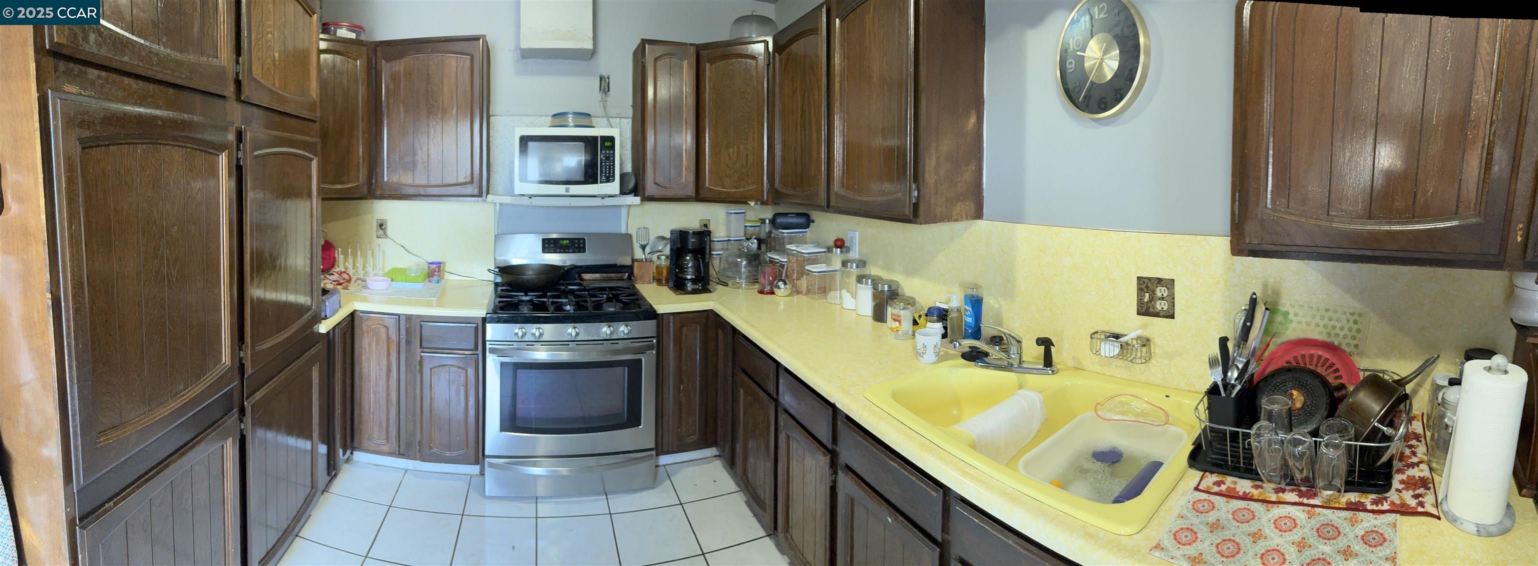 Detail Gallery Image 9 of 28 For 9501 Castlewood Street, Oakland,  CA 94603 - 3 Beds | 2/1 Baths