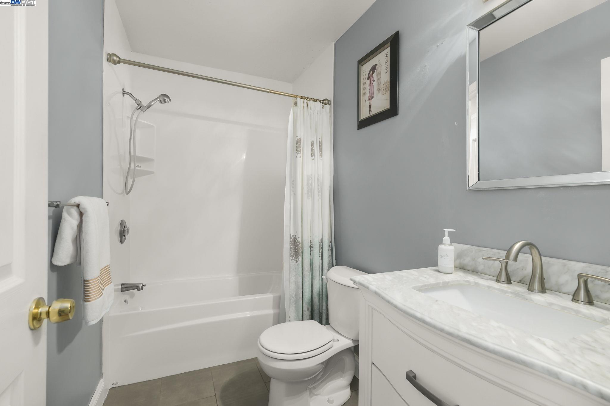 Detail Gallery Image 14 of 20 For 17915 Lamson Rd., Castro Valley,  CA 94546 - 4 Beds | 2/1 Baths