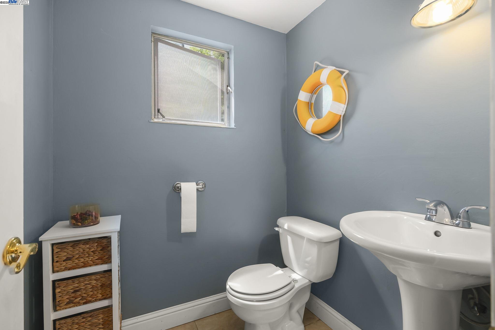 Detail Gallery Image 16 of 20 For 17915 Lamson Rd., Castro Valley,  CA 94546 - 4 Beds | 2/1 Baths