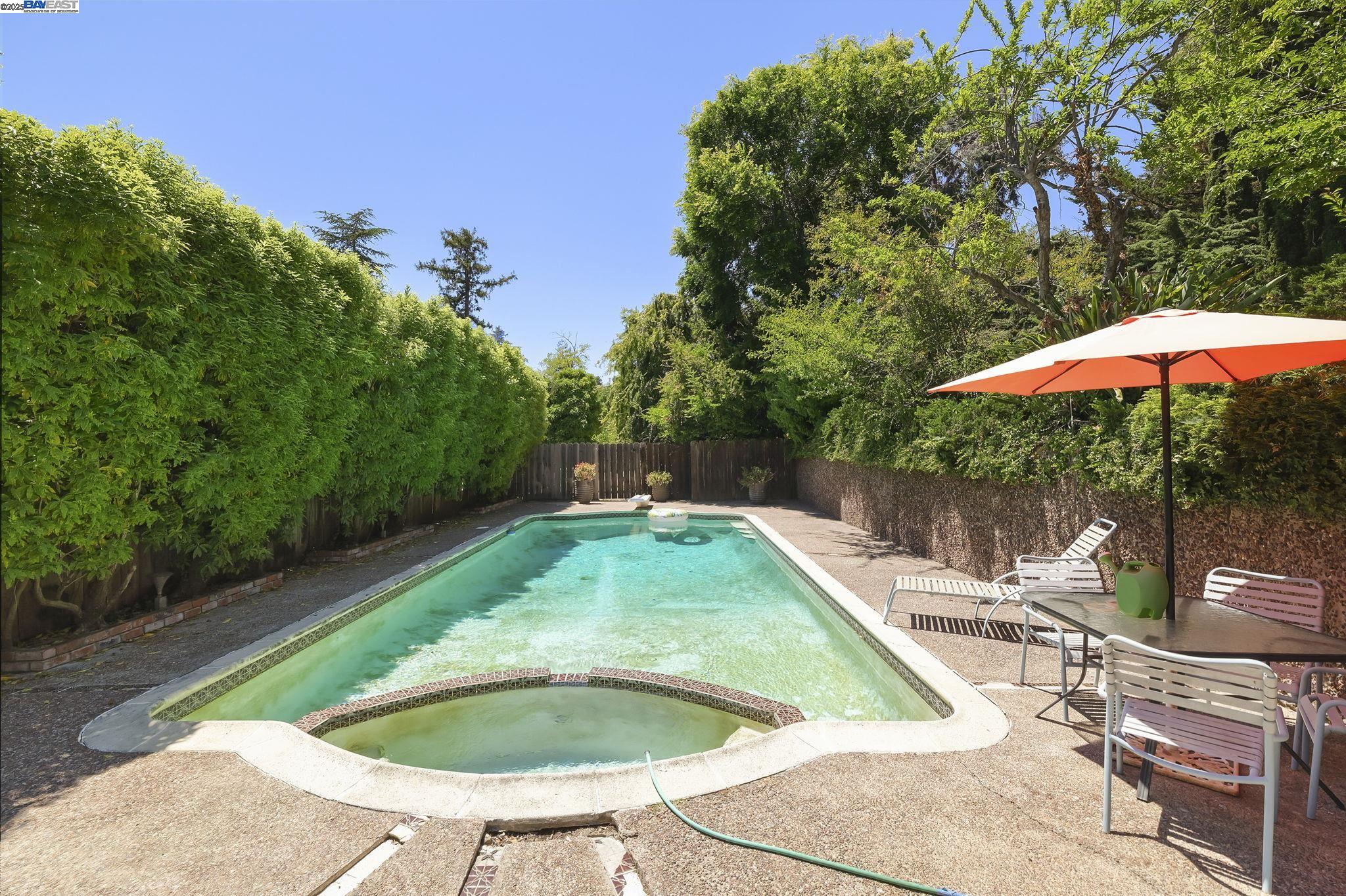 Detail Gallery Image 19 of 20 For 17915 Lamson Rd., Castro Valley,  CA 94546 - 4 Beds | 2/1 Baths
