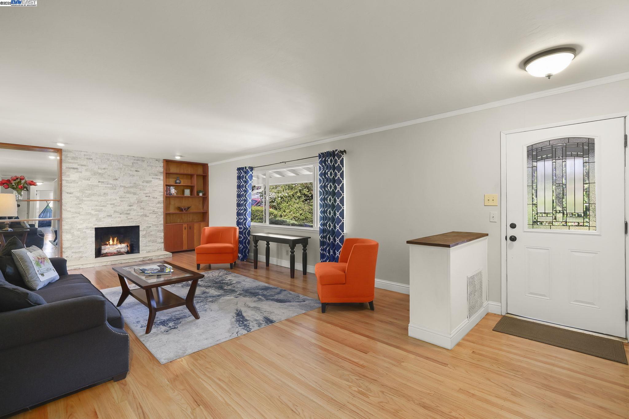 Detail Gallery Image 3 of 20 For 17915 Lamson Rd., Castro Valley,  CA 94546 - 4 Beds | 2/1 Baths