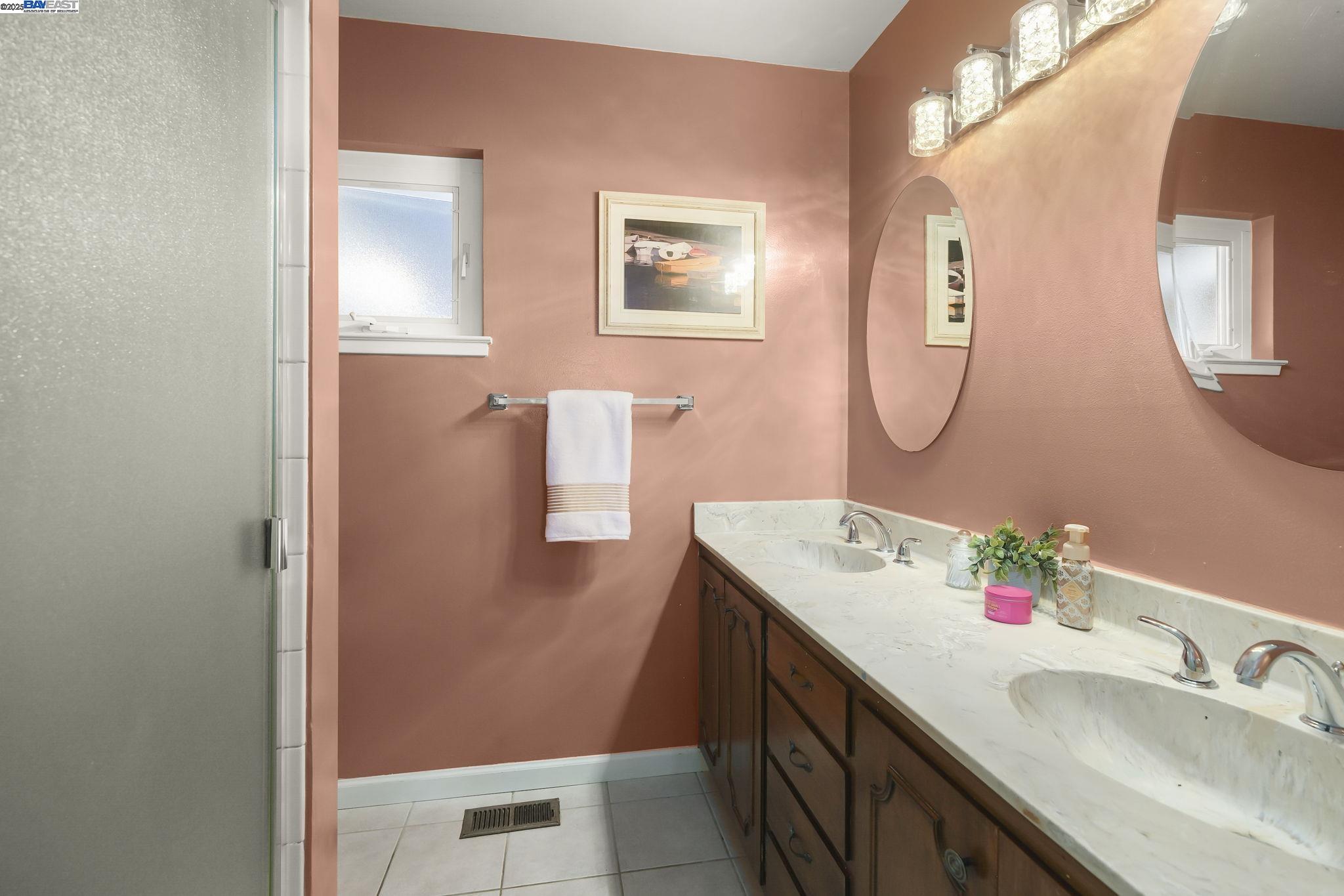 Detail Gallery Image 10 of 20 For 17915 Lamson Rd., Castro Valley,  CA 94546 - 4 Beds | 2/1 Baths