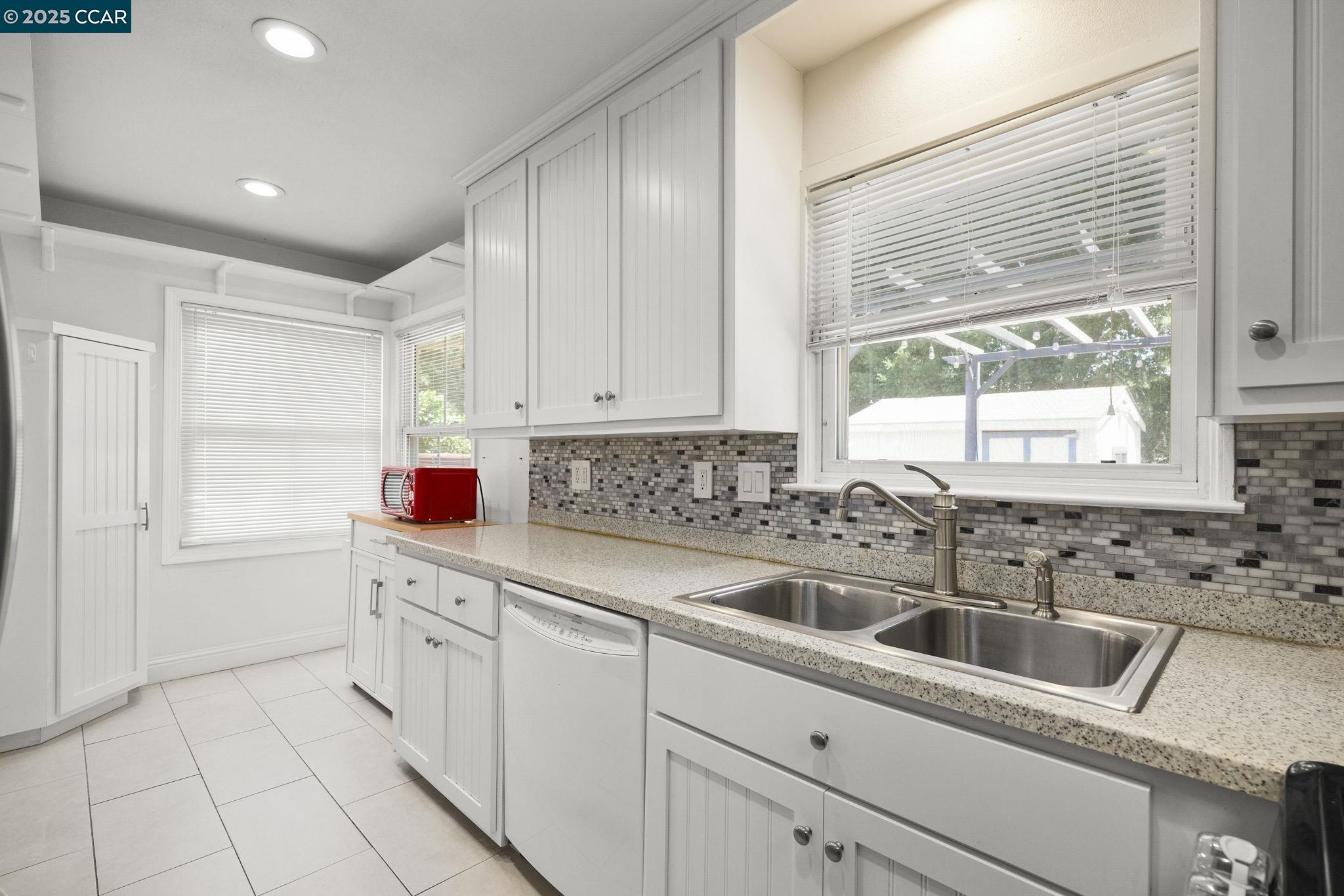 Detail Gallery Image 12 of 25 For 1930 N 6th St, Concord,  CA 94519 - 3 Beds | 2 Baths