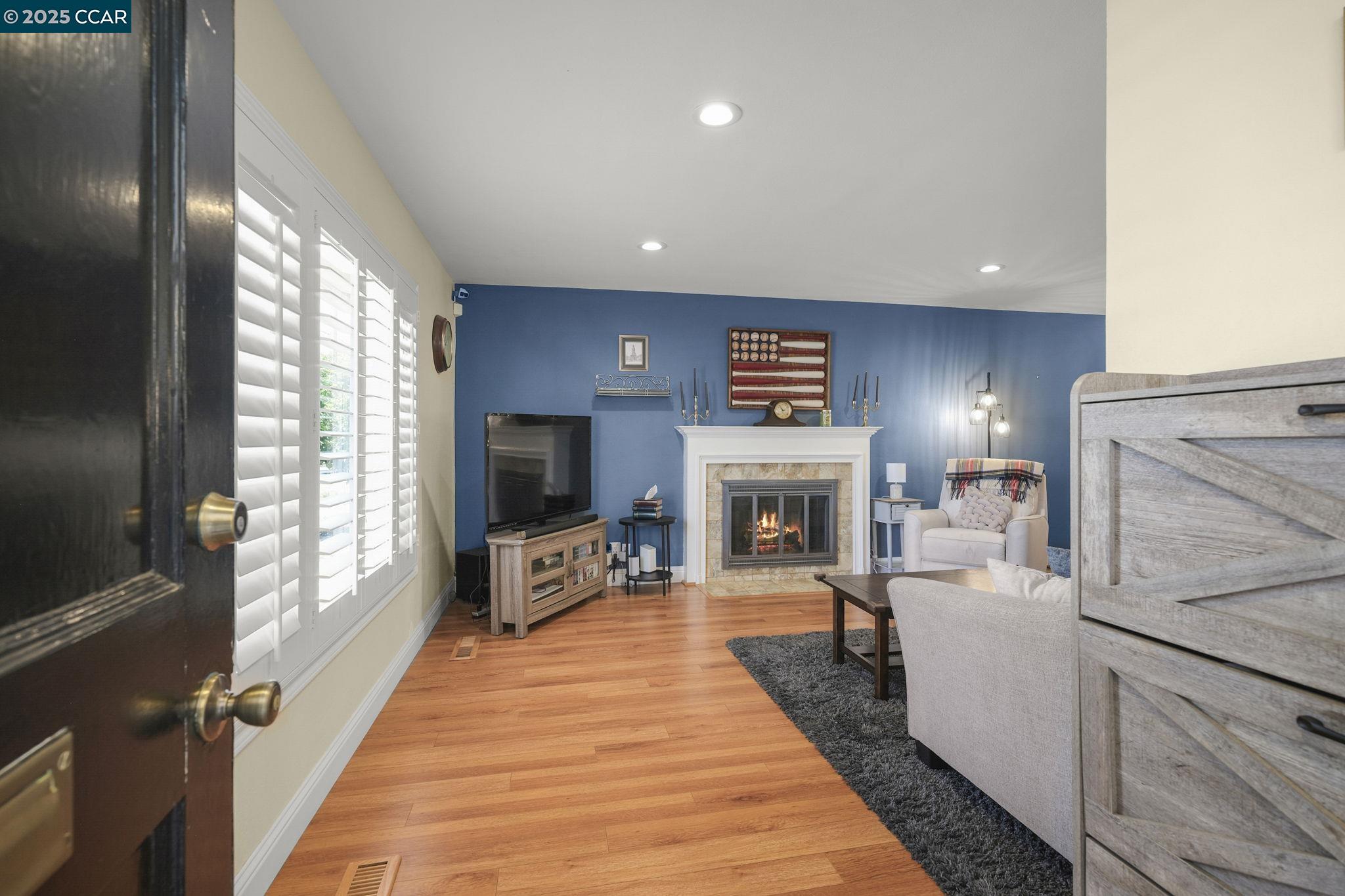 Detail Gallery Image 3 of 25 For 1930 N 6th St, Concord,  CA 94519 - 3 Beds | 2 Baths