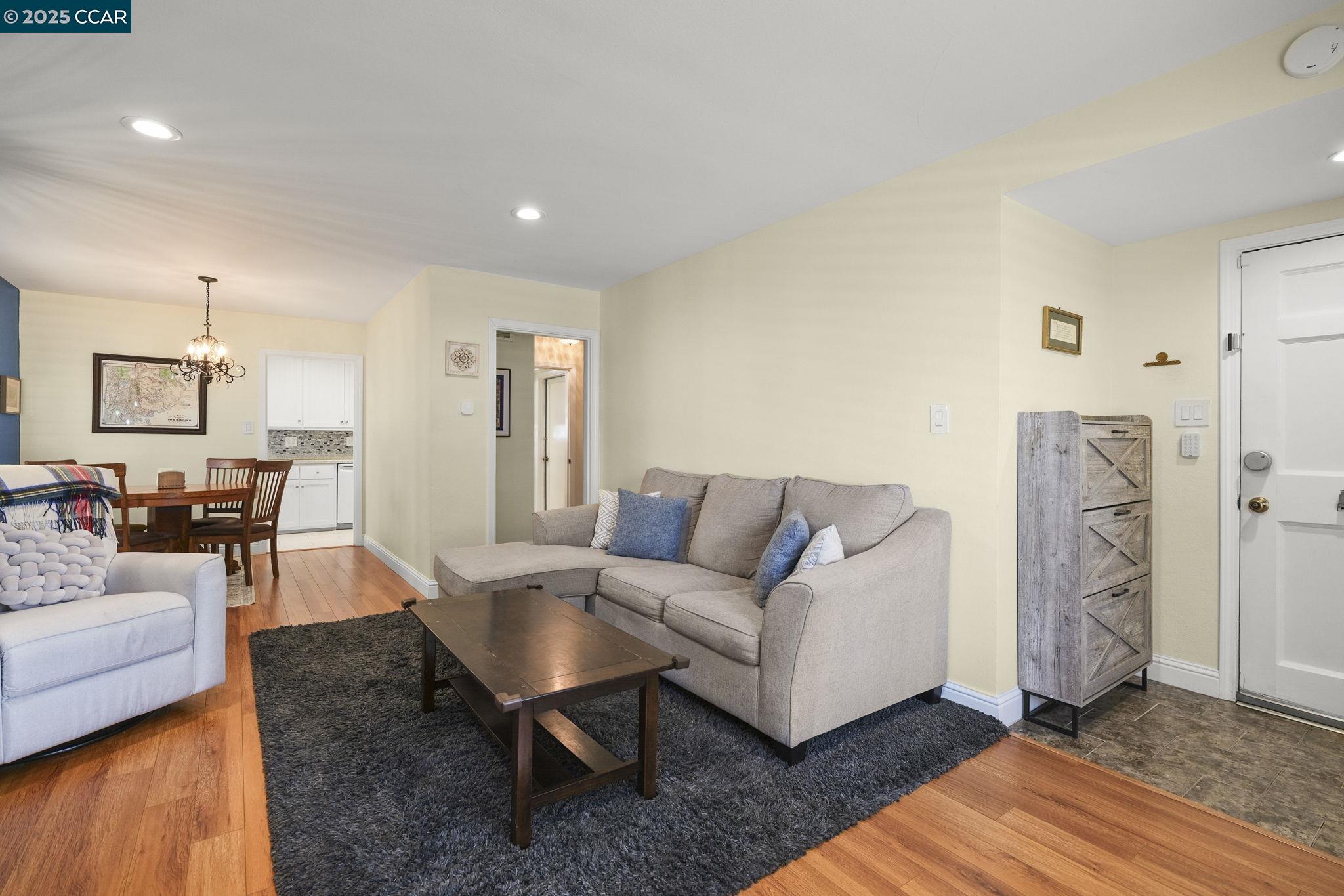 Detail Gallery Image 4 of 25 For 1930 N 6th St, Concord,  CA 94519 - 3 Beds | 2 Baths