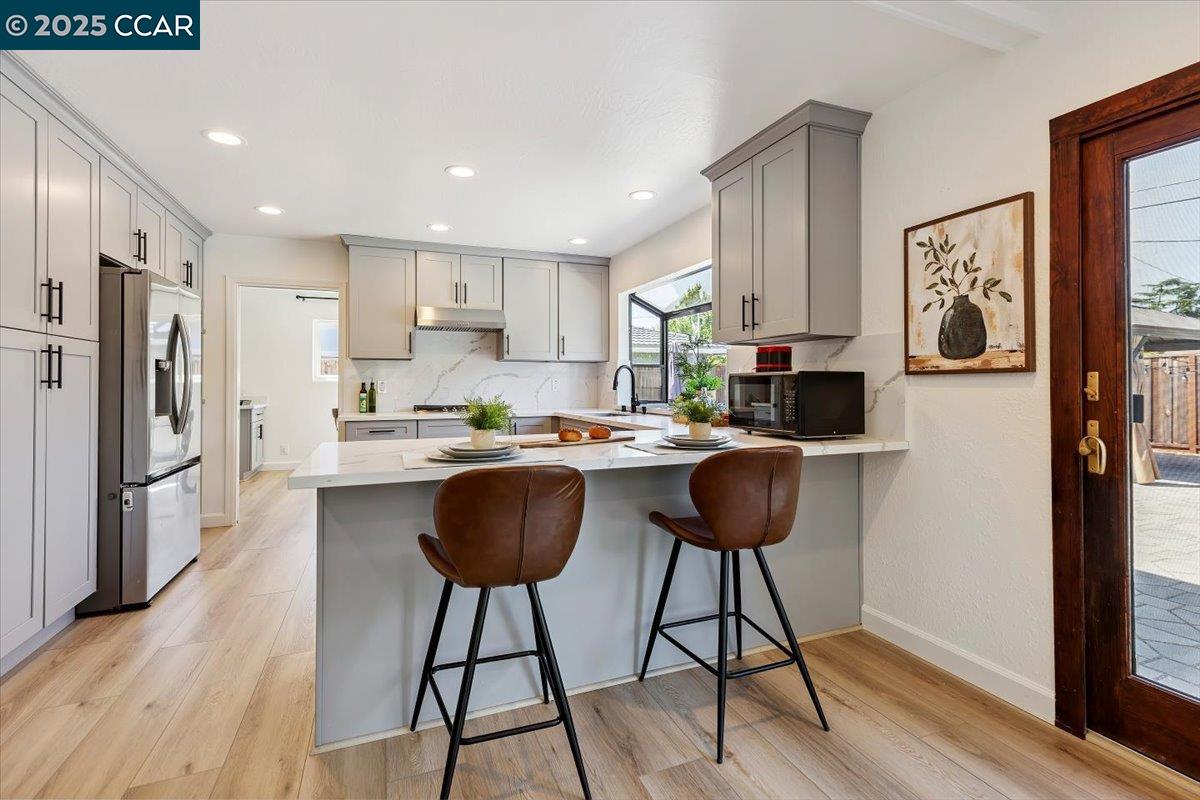 Detail Gallery Image 11 of 36 For 5179 Paul Scarlet Dr, Concord,  CA 94521 - 4 Beds | 2/1 Baths