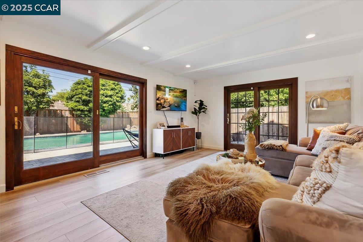 Detail Gallery Image 15 of 36 For 5179 Paul Scarlet Dr, Concord,  CA 94521 - 4 Beds | 2/1 Baths