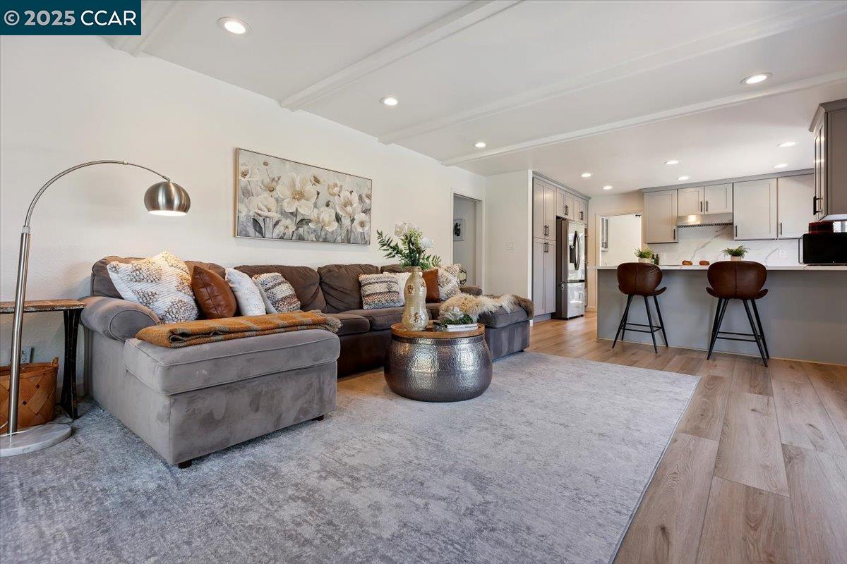 Detail Gallery Image 17 of 36 For 5179 Paul Scarlet Dr, Concord,  CA 94521 - 4 Beds | 2/1 Baths