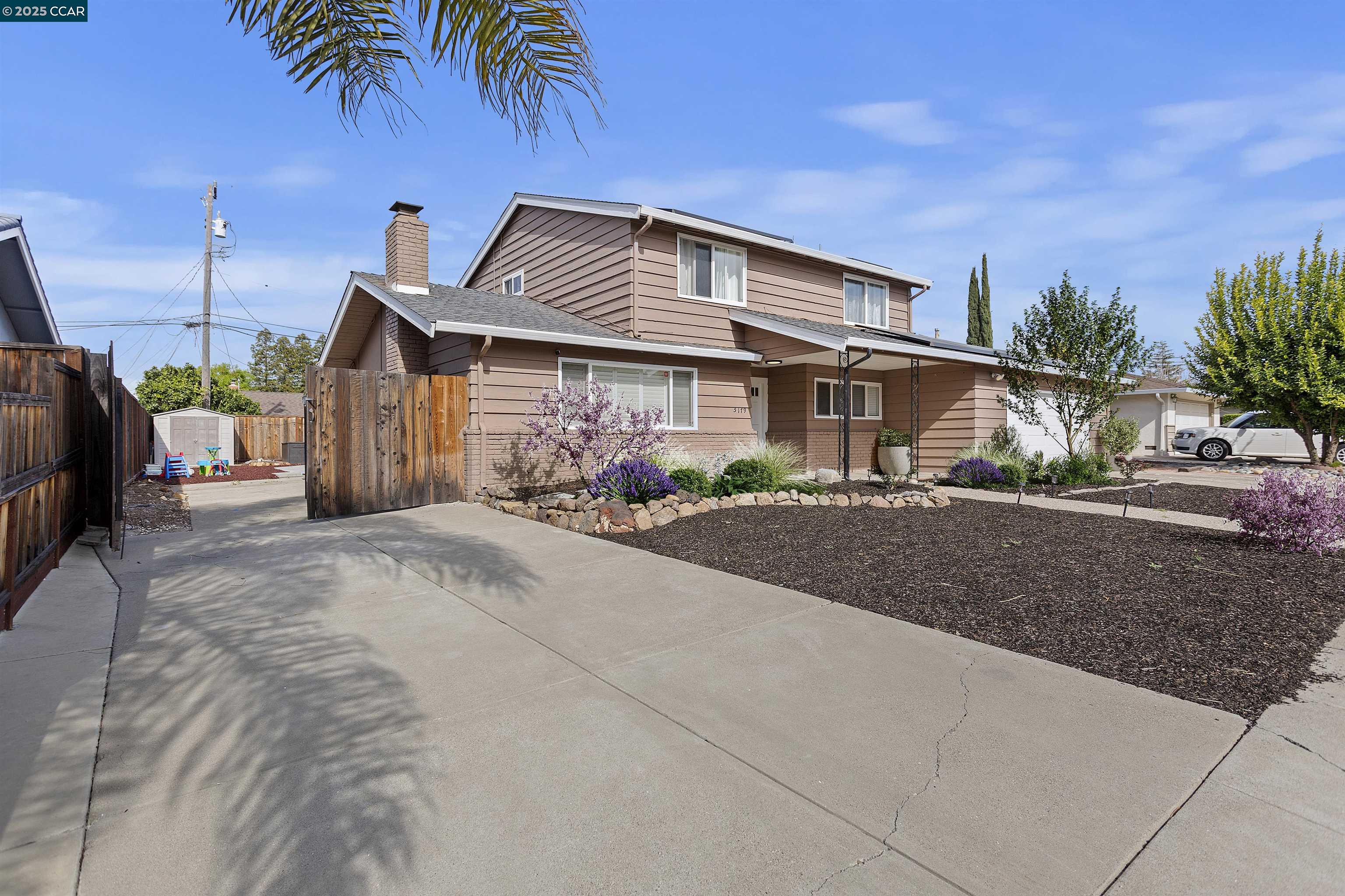 Detail Gallery Image 3 of 36 For 5179 Paul Scarlet Dr, Concord,  CA 94521 - 4 Beds | 2/1 Baths