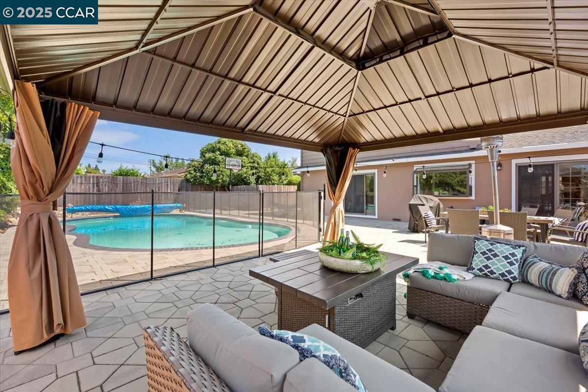 Detail Gallery Image 31 of 36 For 5179 Paul Scarlet Dr, Concord,  CA 94521 - 4 Beds | 2/1 Baths