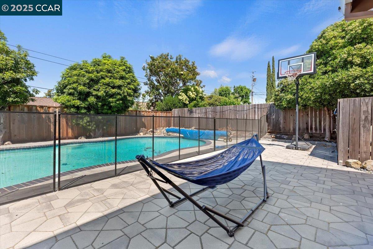 Detail Gallery Image 34 of 36 For 5179 Paul Scarlet Dr, Concord,  CA 94521 - 4 Beds | 2/1 Baths