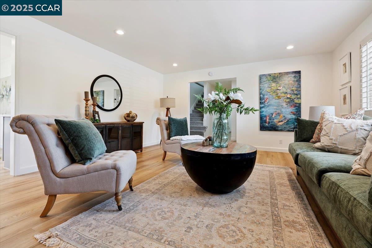 Detail Gallery Image 8 of 36 For 5179 Paul Scarlet Dr, Concord,  CA 94521 - 4 Beds | 2/1 Baths