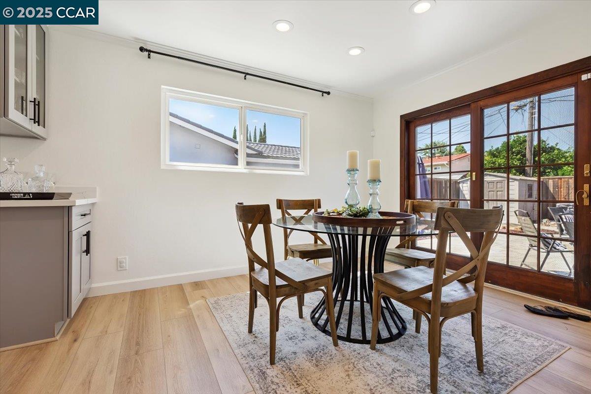 Detail Gallery Image 9 of 36 For 5179 Paul Scarlet Dr, Concord,  CA 94521 - 4 Beds | 2/1 Baths