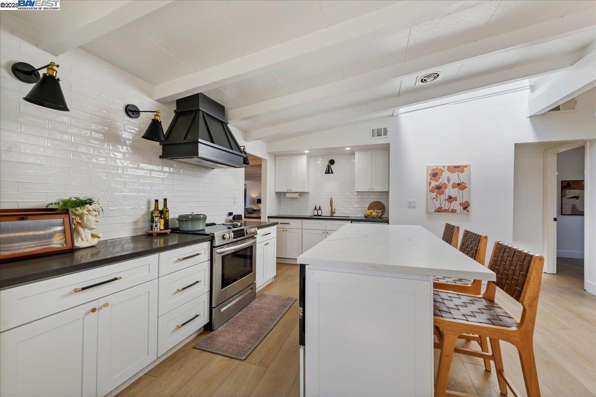 Detail Gallery Image 8 of 32 For 427 Bernal Ave, Livermore,  CA 94551 - 3 Beds | 2 Baths
