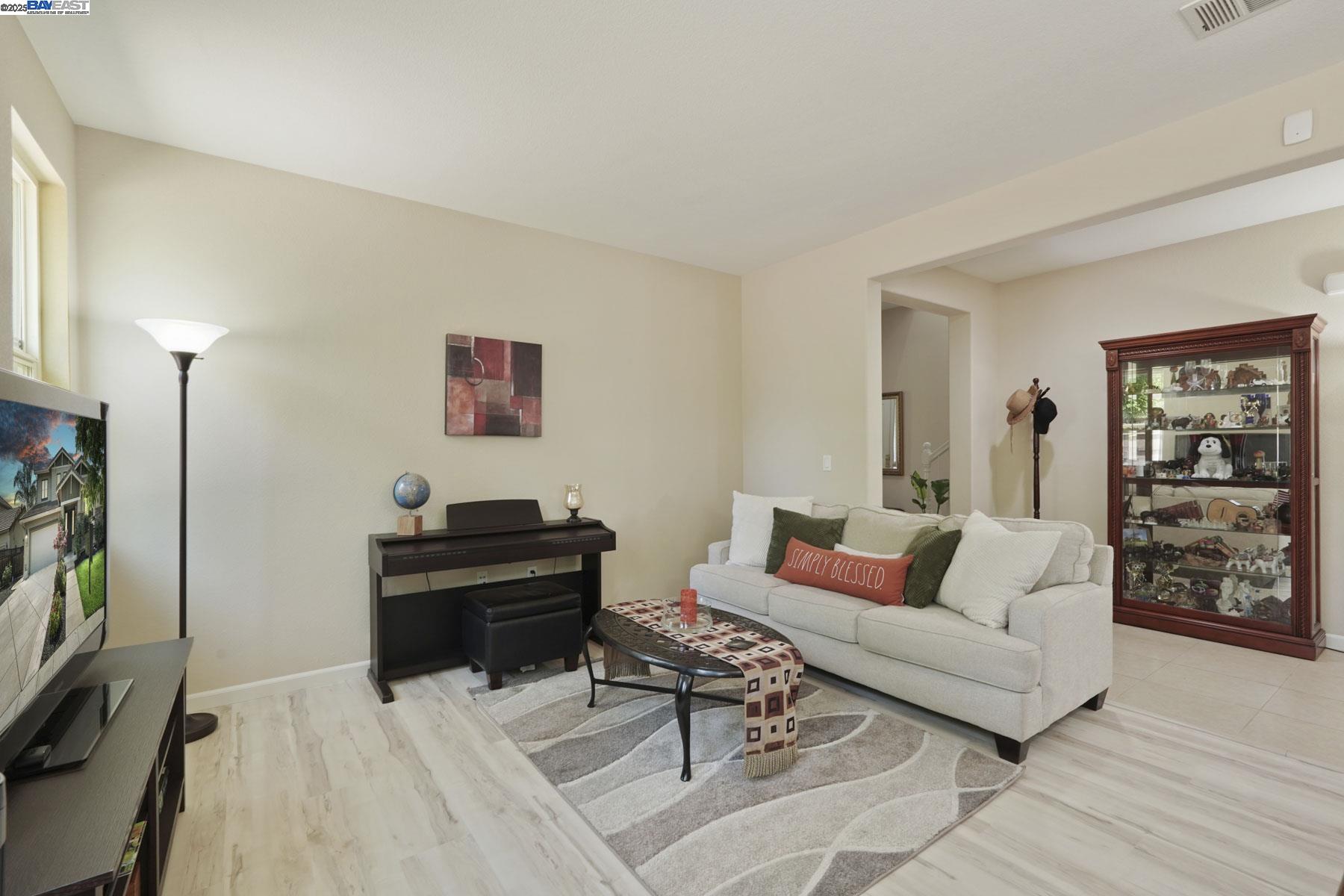 Detail Gallery Image 11 of 55 For 247 N Menlo Park Ct, Mountain House,  CA 95391 - 4 Beds | 3/1 Baths