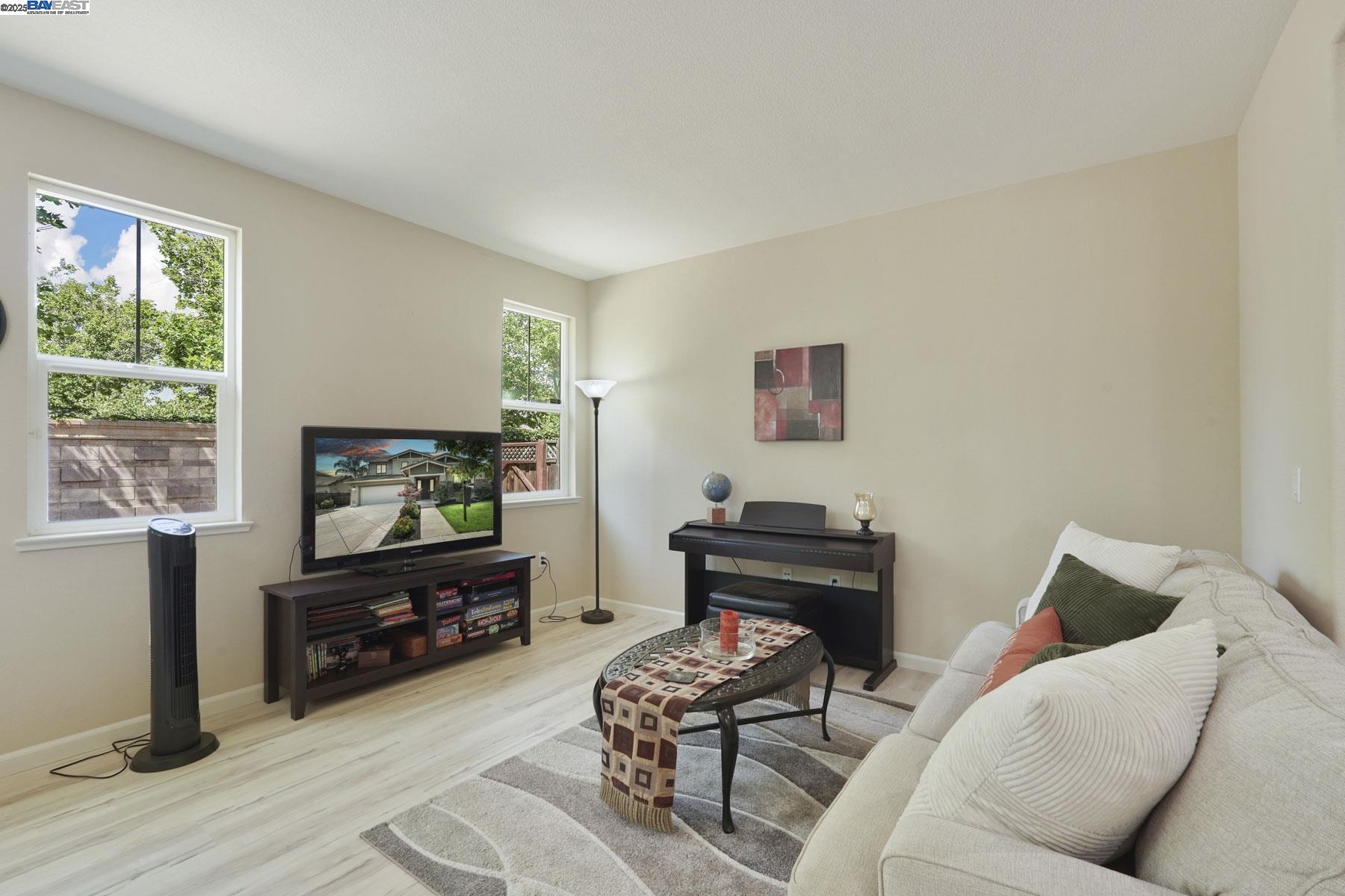 Detail Gallery Image 12 of 55 For 247 N Menlo Park Ct, Mountain House,  CA 95391 - 4 Beds | 3/1 Baths
