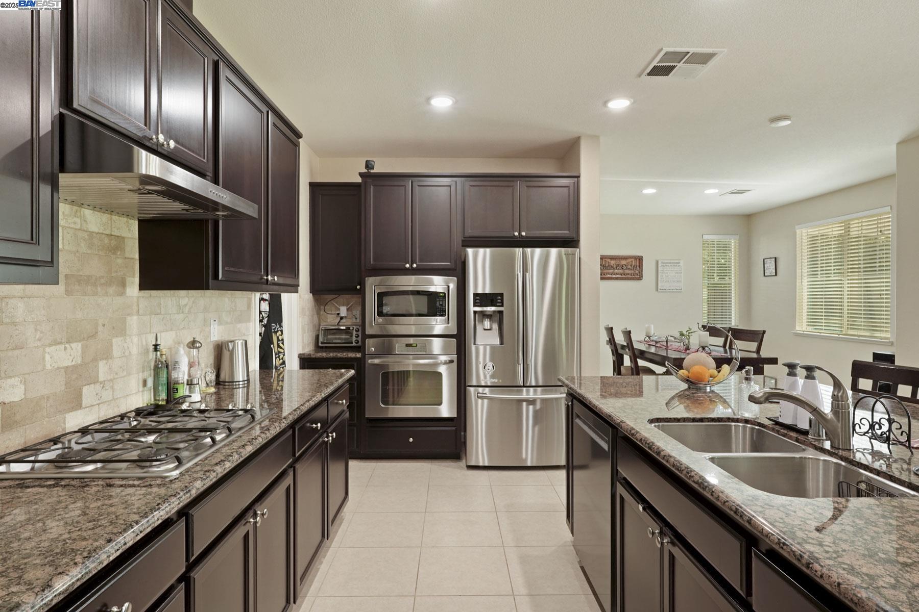 Detail Gallery Image 13 of 55 For 247 N Menlo Park Ct, Mountain House,  CA 95391 - 4 Beds | 3/1 Baths