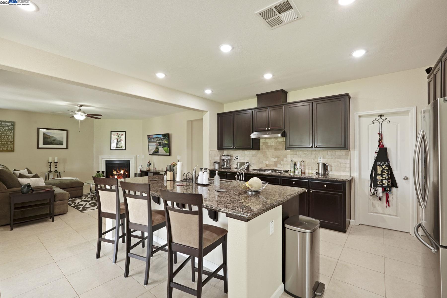 Detail Gallery Image 15 of 55 For 247 N Menlo Park Ct, Mountain House,  CA 95391 - 4 Beds | 3/1 Baths