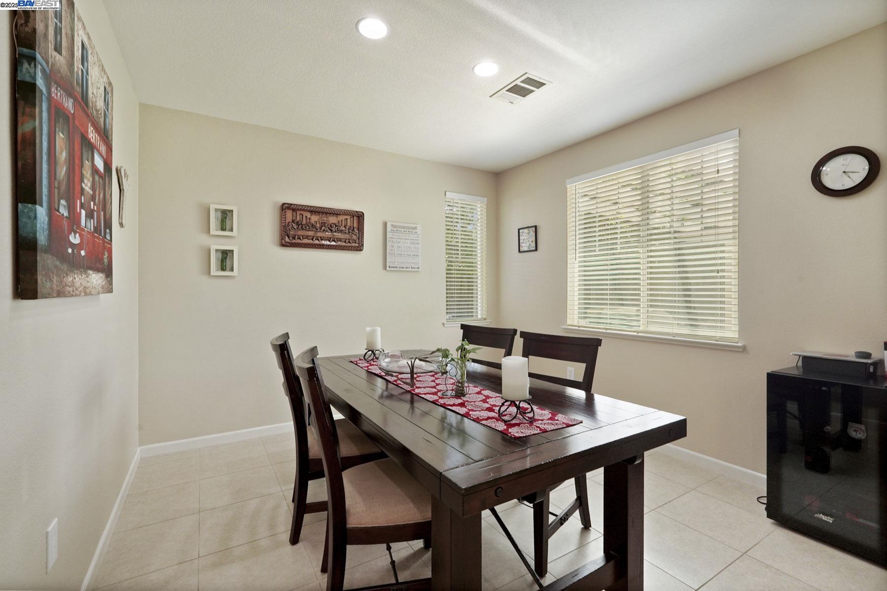 Detail Gallery Image 18 of 55 For 247 N Menlo Park Ct, Mountain House,  CA 95391 - 4 Beds | 3/1 Baths