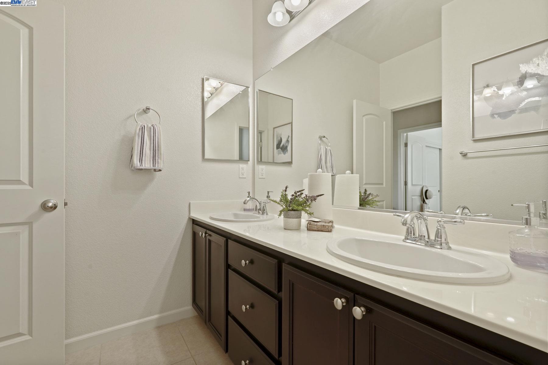 Detail Gallery Image 22 of 55 For 247 N Menlo Park Ct, Mountain House,  CA 95391 - 4 Beds | 3/1 Baths