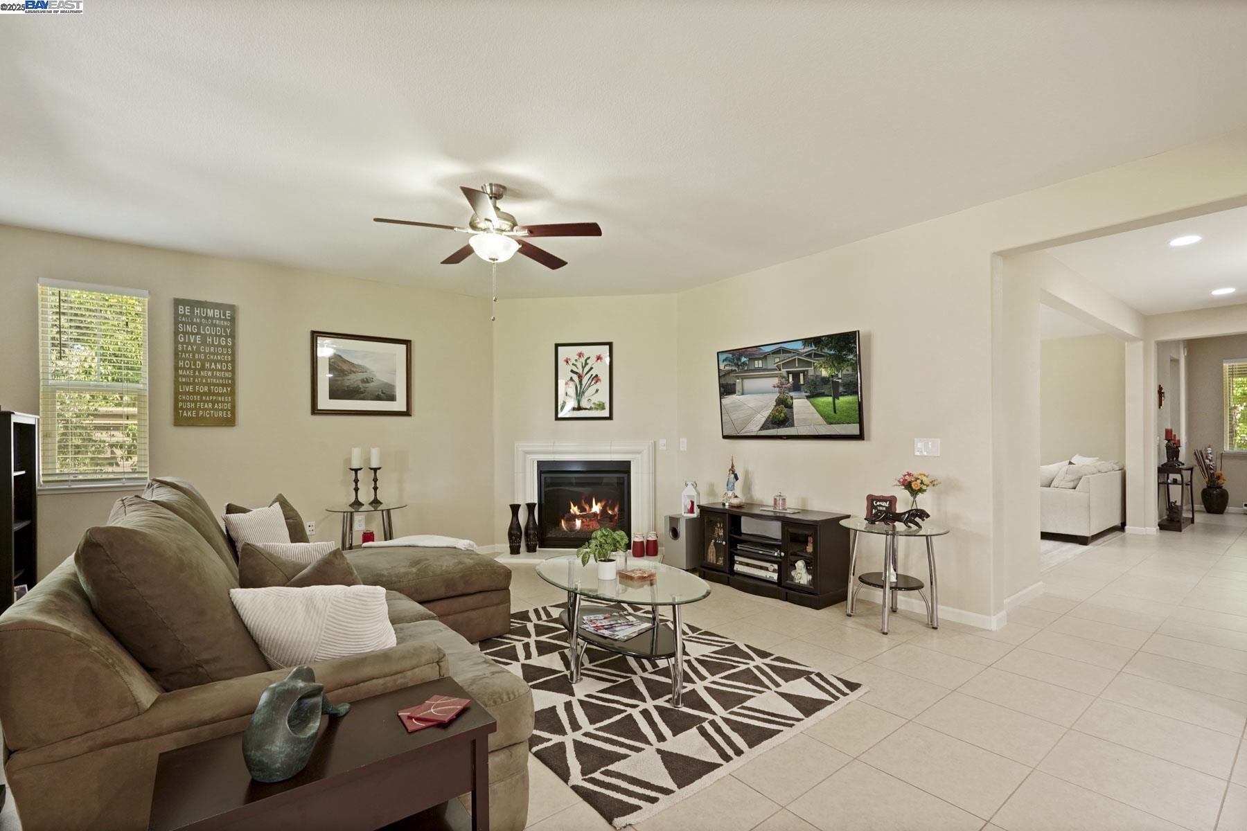 Detail Gallery Image 5 of 55 For 247 N Menlo Park Ct, Mountain House,  CA 95391 - 4 Beds | 3/1 Baths