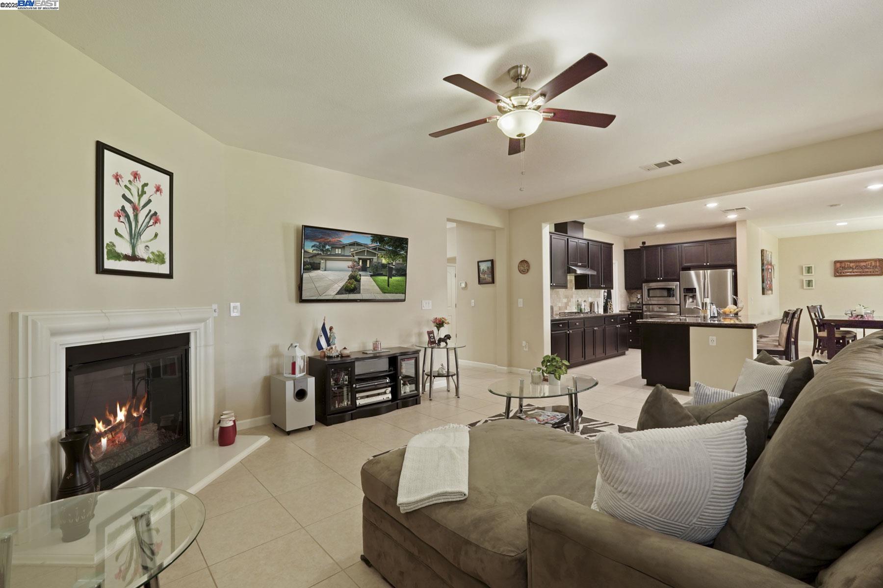 Detail Gallery Image 6 of 55 For 247 N Menlo Park Ct, Mountain House,  CA 95391 - 4 Beds | 3/1 Baths