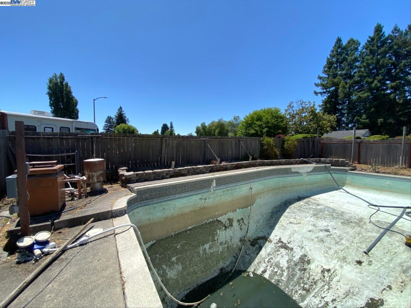 Detail Gallery Image 16 of 17 For 7402 Circle Drive, Rohnert Park,  CA 94928 - 3 Beds | 2 Baths