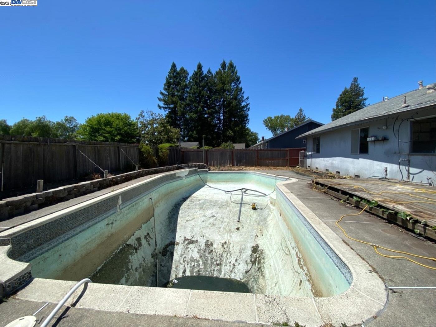 Detail Gallery Image 17 of 17 For 7402 Circle Drive, Rohnert Park,  CA 94928 - 3 Beds | 2 Baths