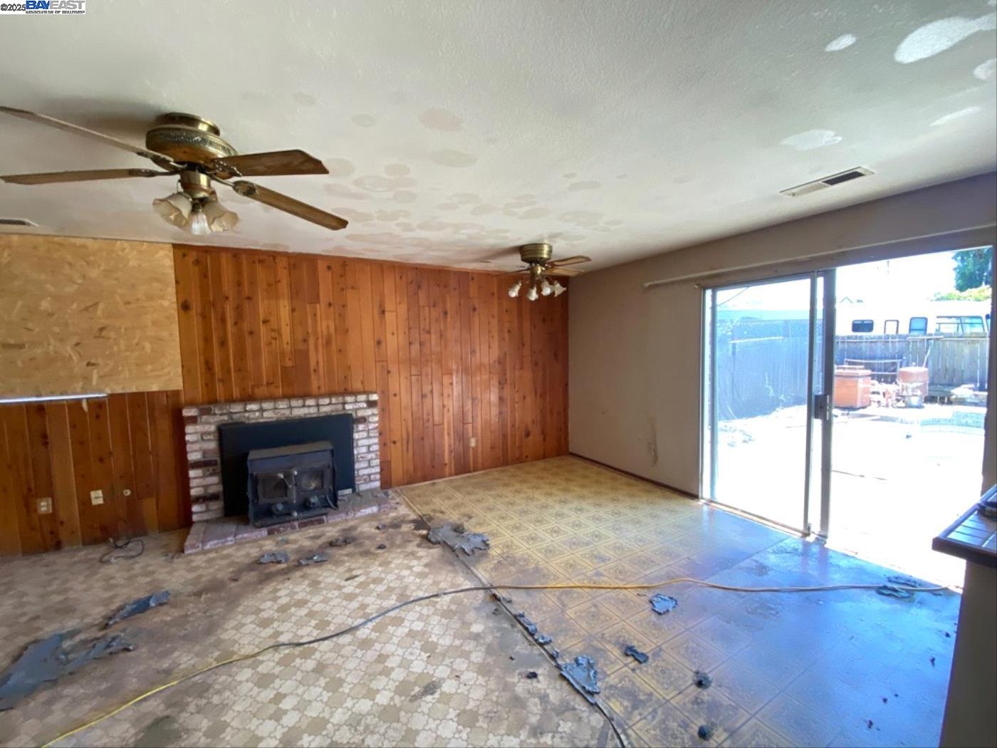 Detail Gallery Image 8 of 17 For 7402 Circle Drive, Rohnert Park,  CA 94928 - 3 Beds | 2 Baths