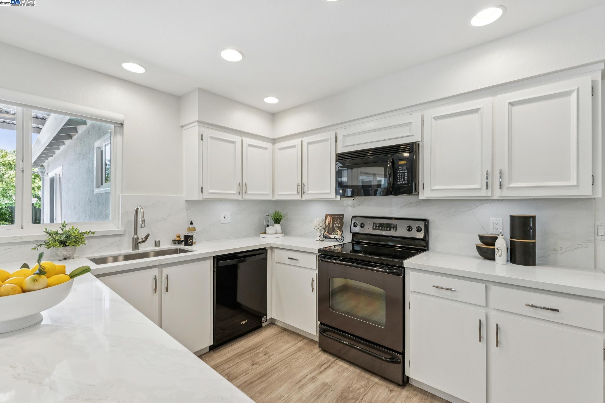 Detail Gallery Image 13 of 46 For 573 Junipero St, Pleasanton,  CA 94566 - 4 Beds | 2 Baths
