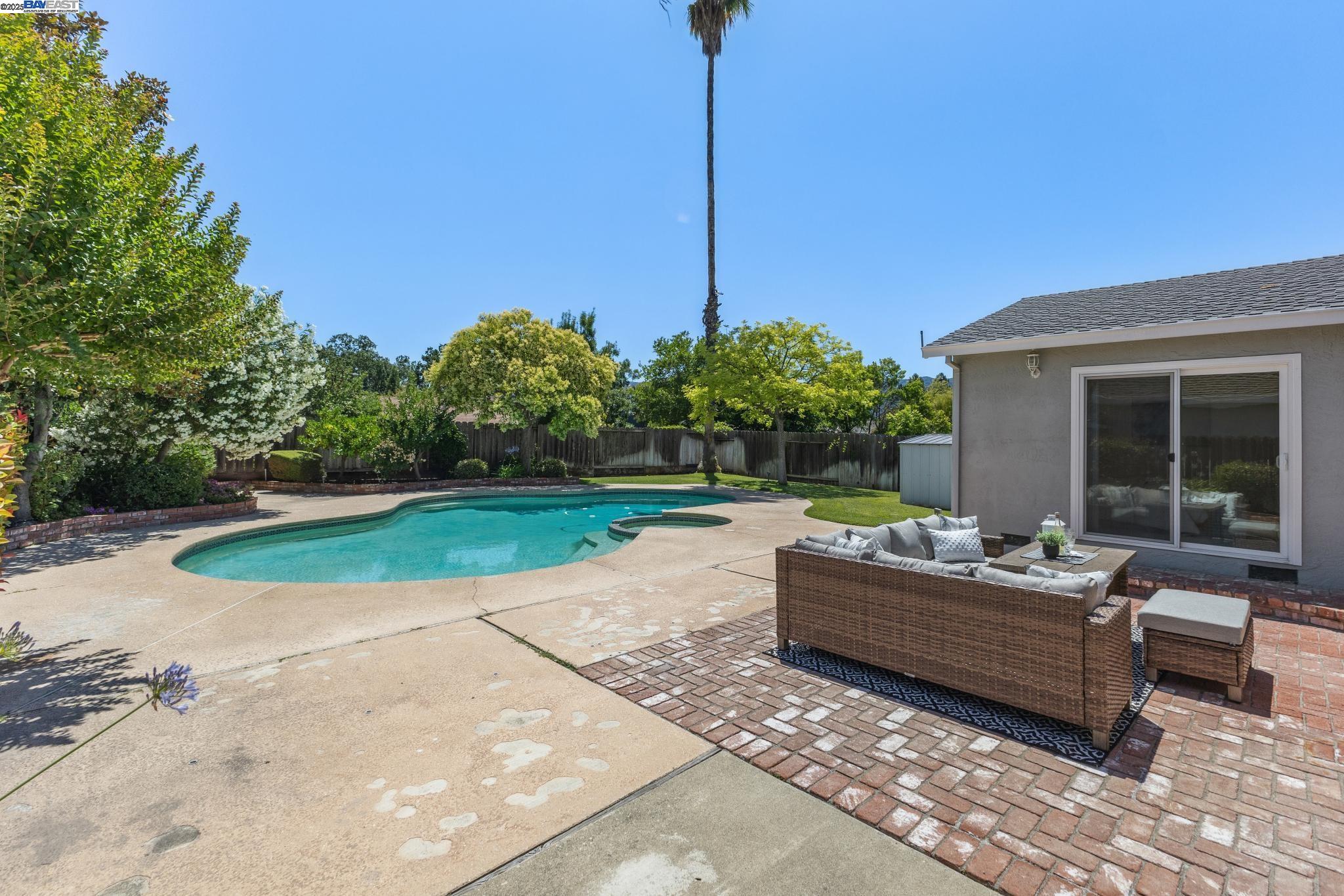 Detail Gallery Image 28 of 46 For 573 Junipero St, Pleasanton,  CA 94566 - 4 Beds | 2 Baths