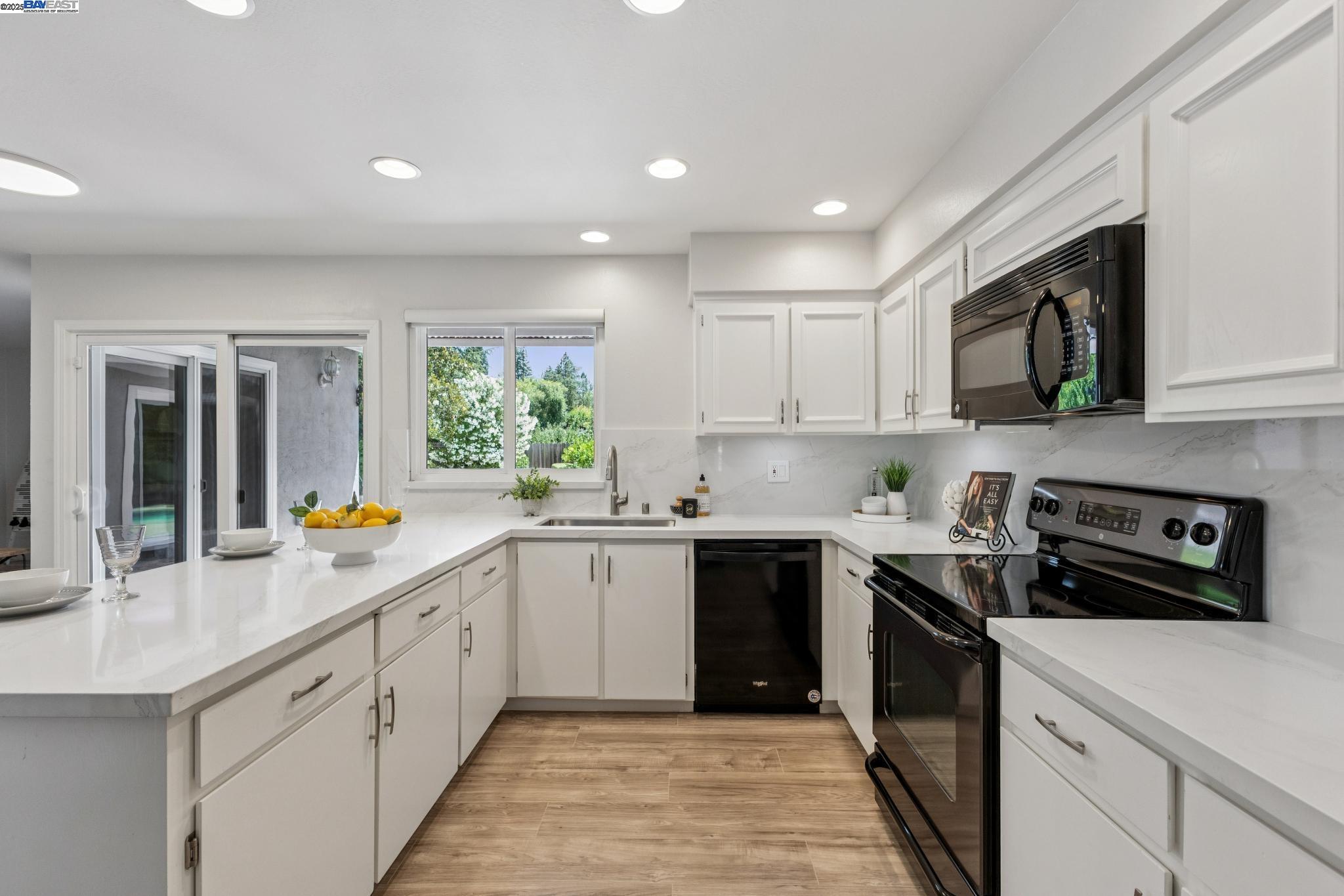 Detail Gallery Image 9 of 46 For 573 Junipero St, Pleasanton,  CA 94566 - 4 Beds | 2 Baths