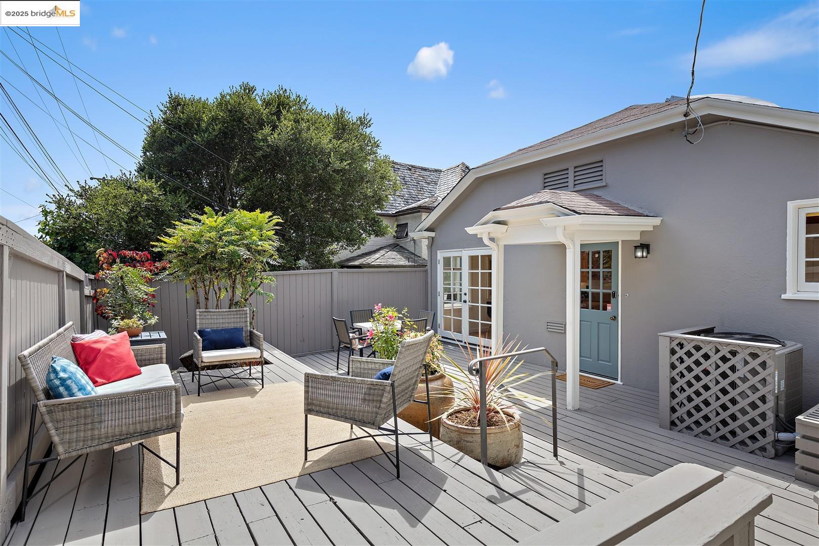 Detail Gallery Image 2 of 59 For 53 Menlo Pl, Berkeley,  CA 94707 - 4 Beds | 3 Baths