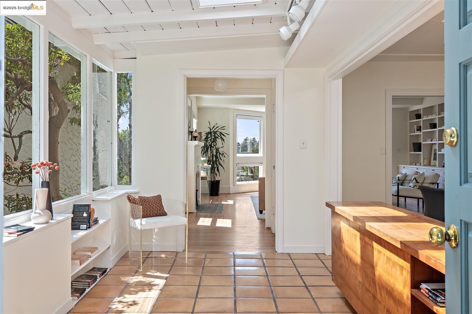 Detail Gallery Image 13 of 59 For 53 Menlo Pl, Berkeley,  CA 94707 - 4 Beds | 3 Baths