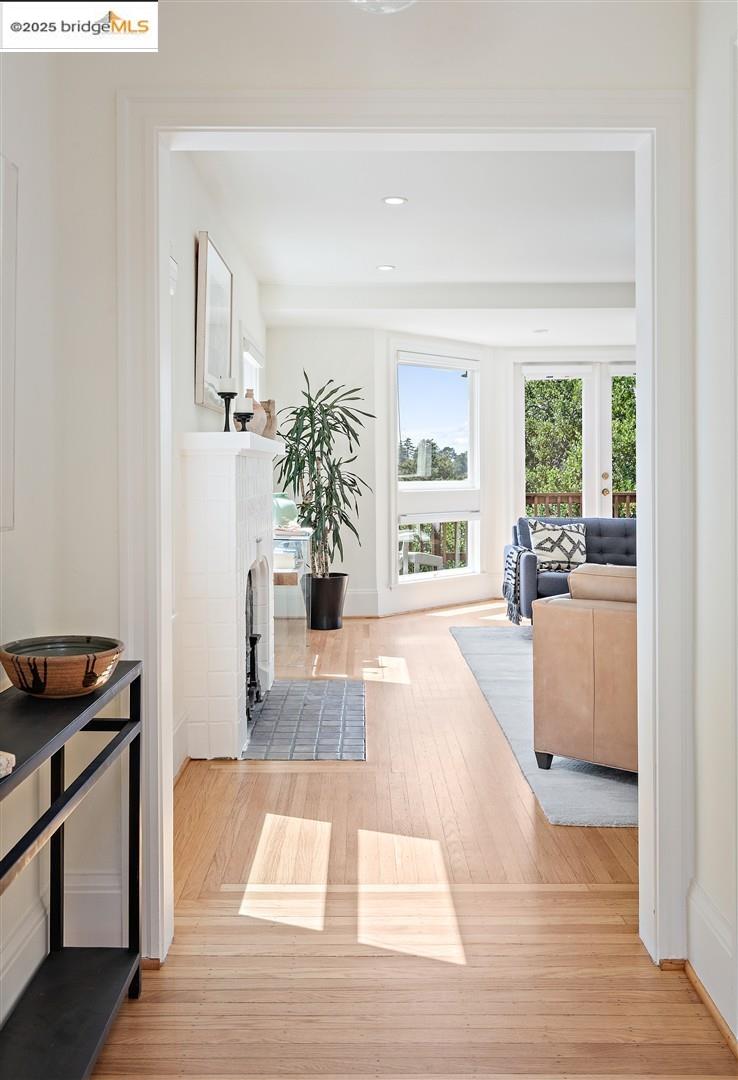 Detail Gallery Image 15 of 59 For 53 Menlo Pl, Berkeley,  CA 94707 - 4 Beds | 3 Baths