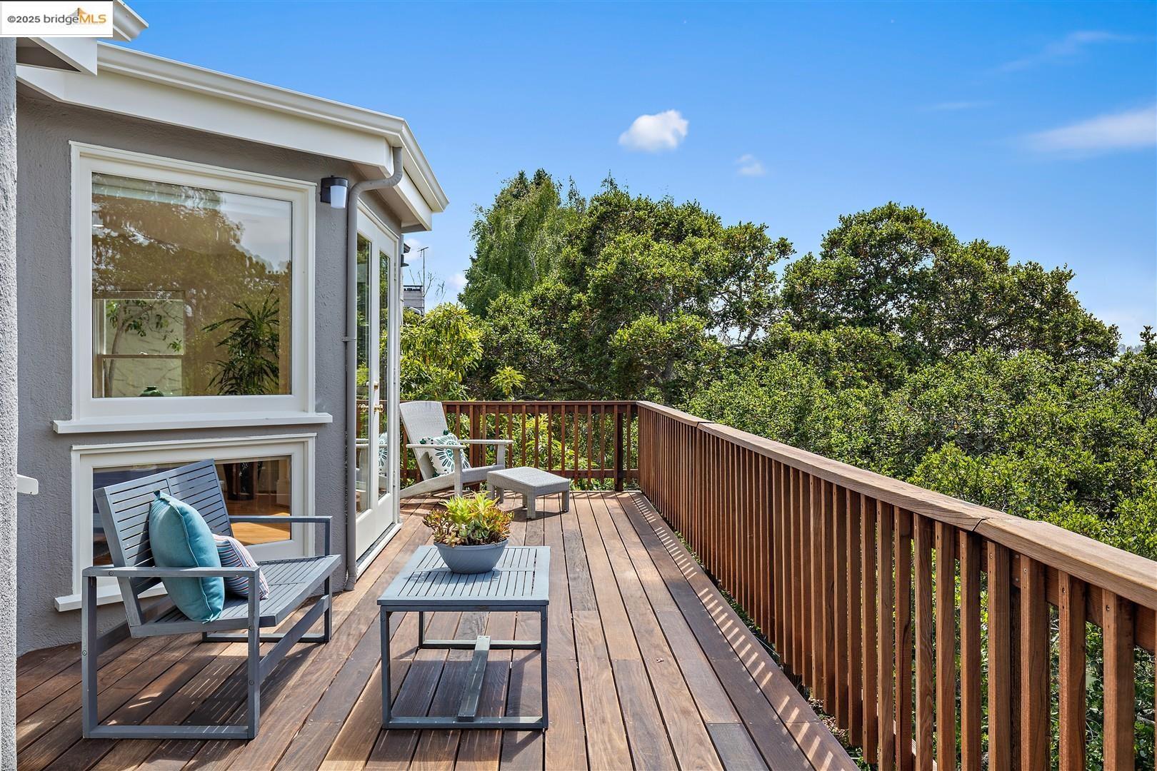 Detail Gallery Image 22 of 59 For 53 Menlo Pl, Berkeley,  CA 94707 - 4 Beds | 3 Baths