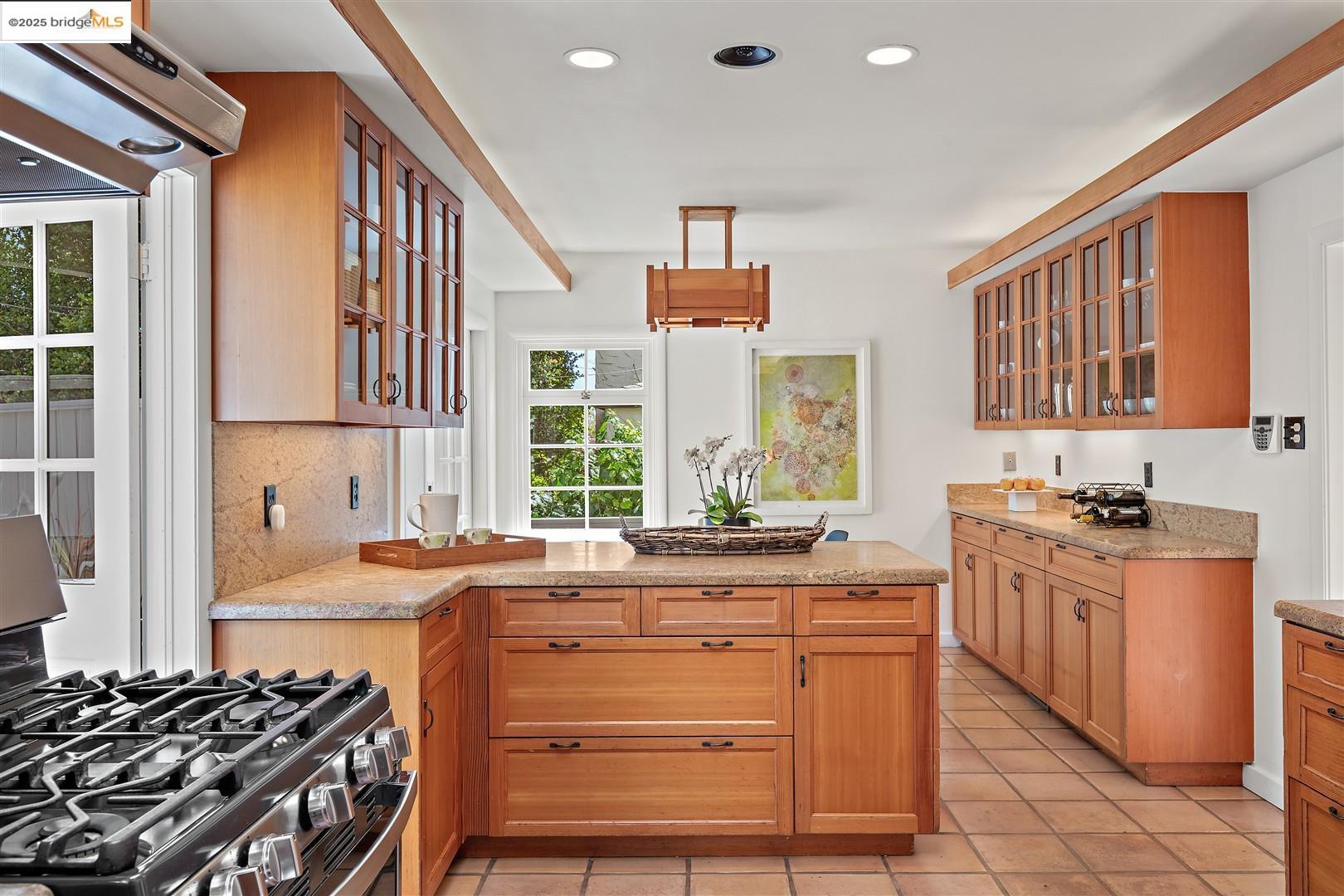 Detail Gallery Image 25 of 59 For 53 Menlo Pl, Berkeley,  CA 94707 - 4 Beds | 3 Baths