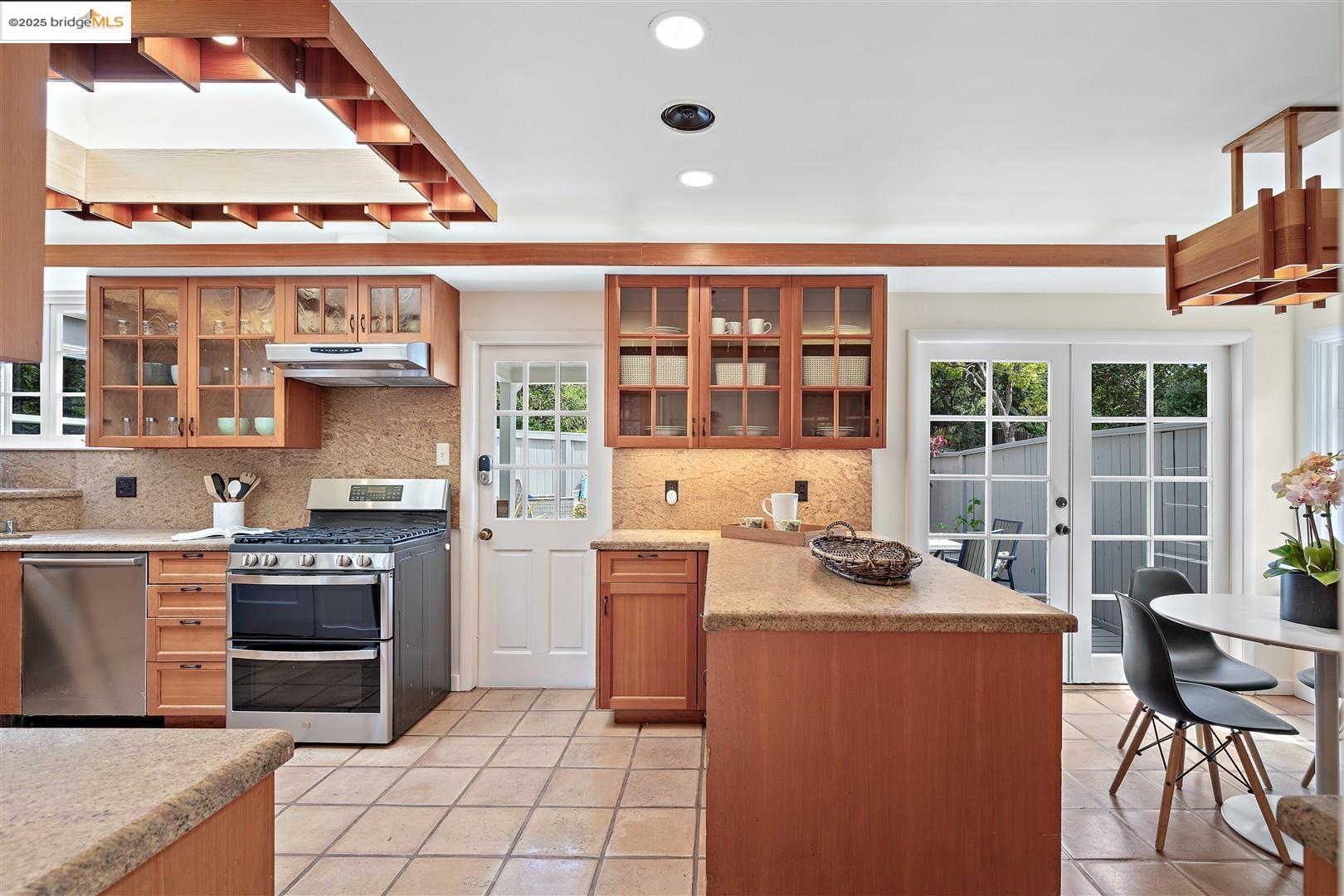 Detail Gallery Image 26 of 59 For 53 Menlo Pl, Berkeley,  CA 94707 - 4 Beds | 3 Baths