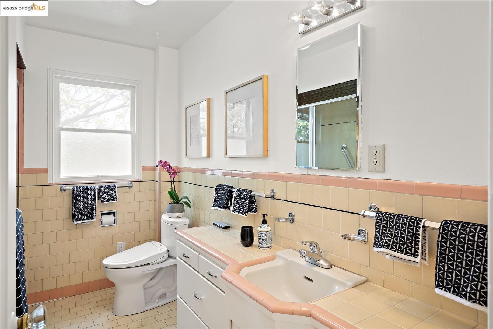 Detail Gallery Image 30 of 59 For 53 Menlo Pl, Berkeley,  CA 94707 - 4 Beds | 3 Baths