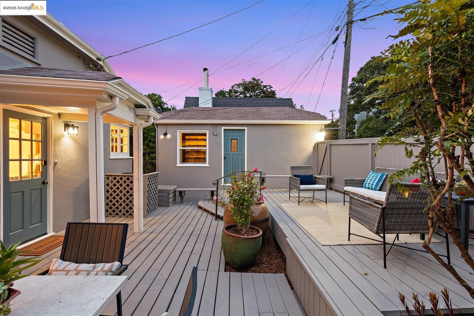 Detail Gallery Image 5 of 59 For 53 Menlo Pl, Berkeley,  CA 94707 - 4 Beds | 3 Baths