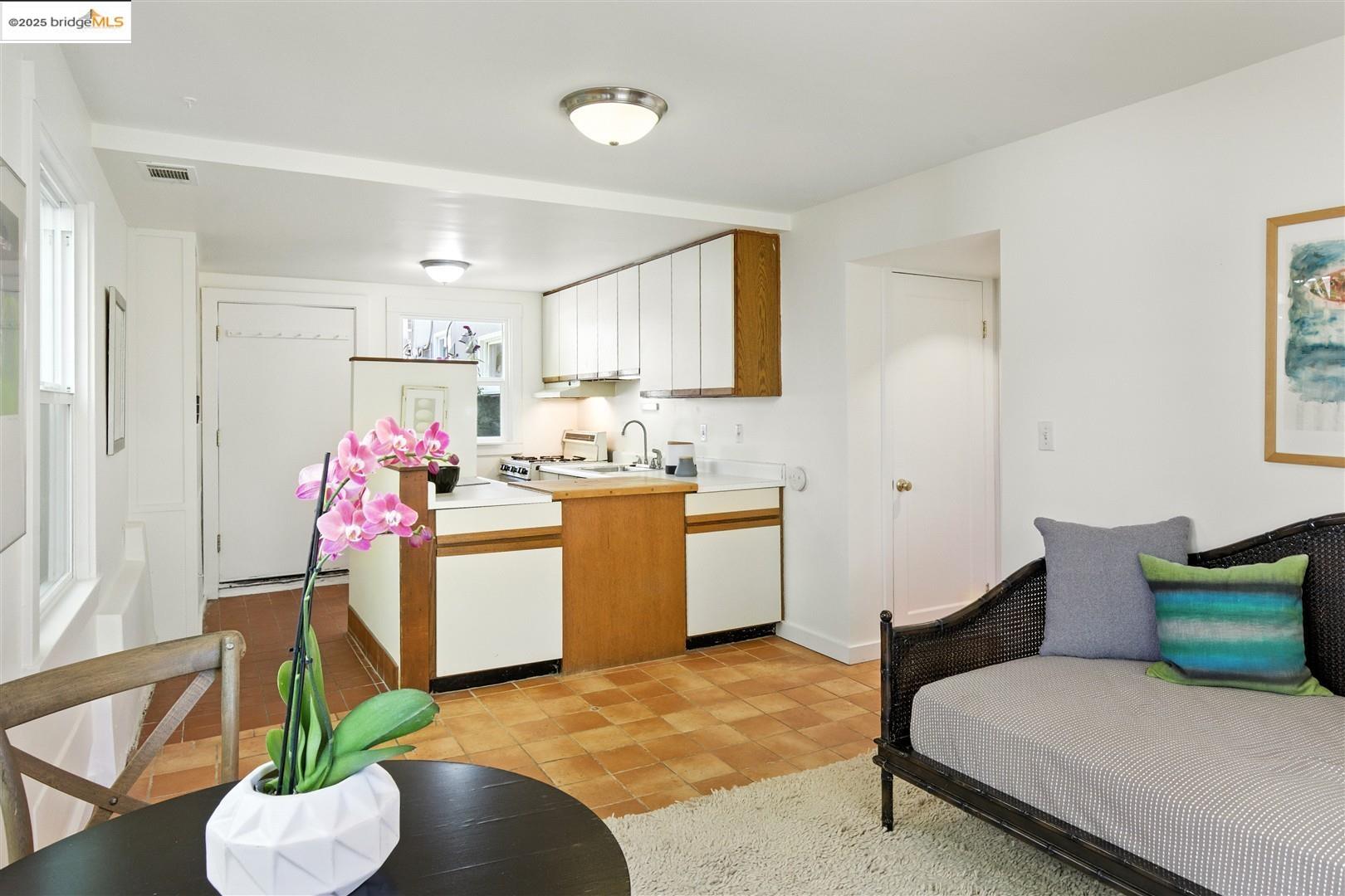 Detail Gallery Image 41 of 59 For 53 Menlo Pl, Berkeley,  CA 94707 - 4 Beds | 3 Baths
