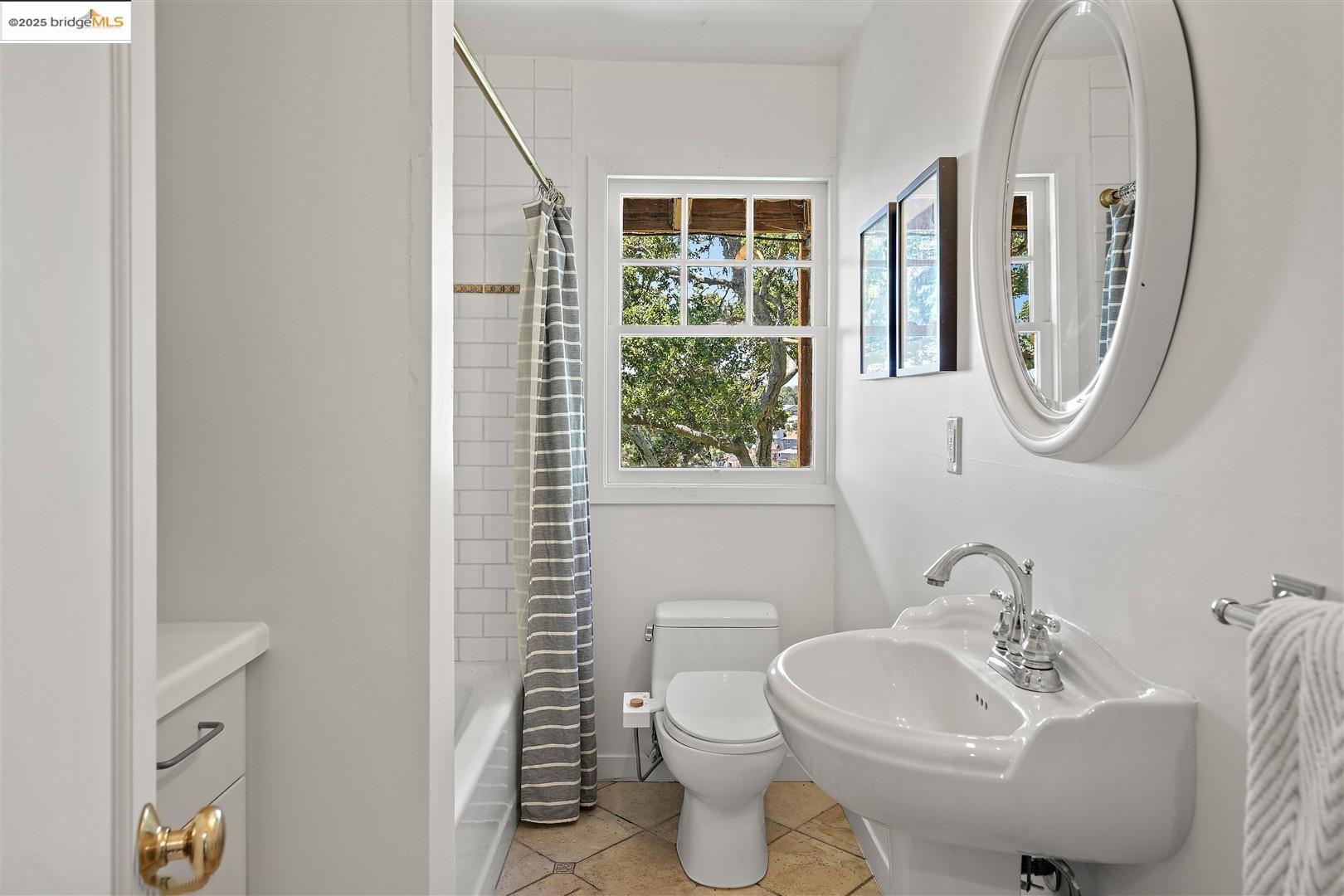 Detail Gallery Image 44 of 59 For 53 Menlo Pl, Berkeley,  CA 94707 - 4 Beds | 3 Baths
