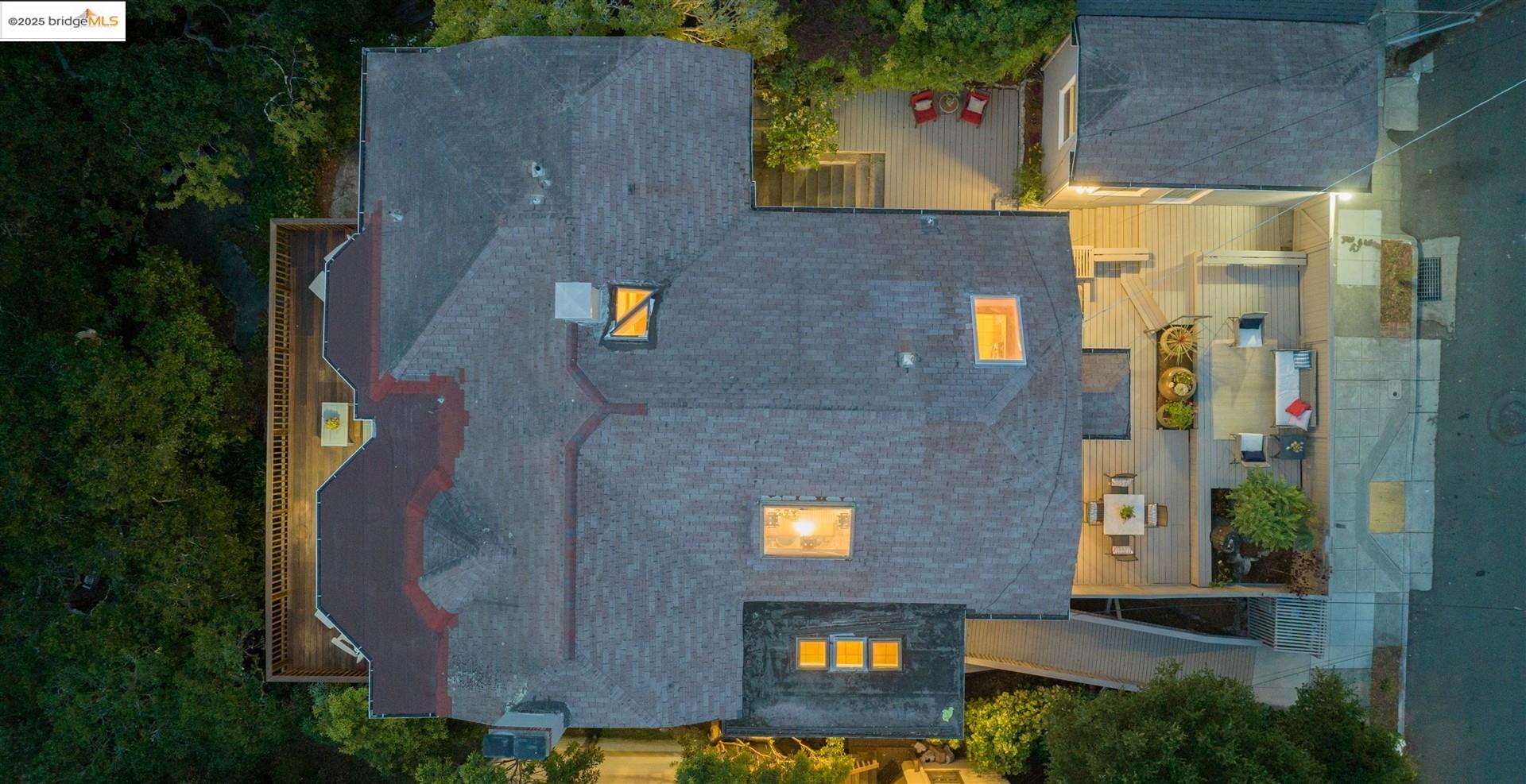 Detail Gallery Image 9 of 59 For 53 Menlo Pl, Berkeley,  CA 94707 - 4 Beds | 3 Baths