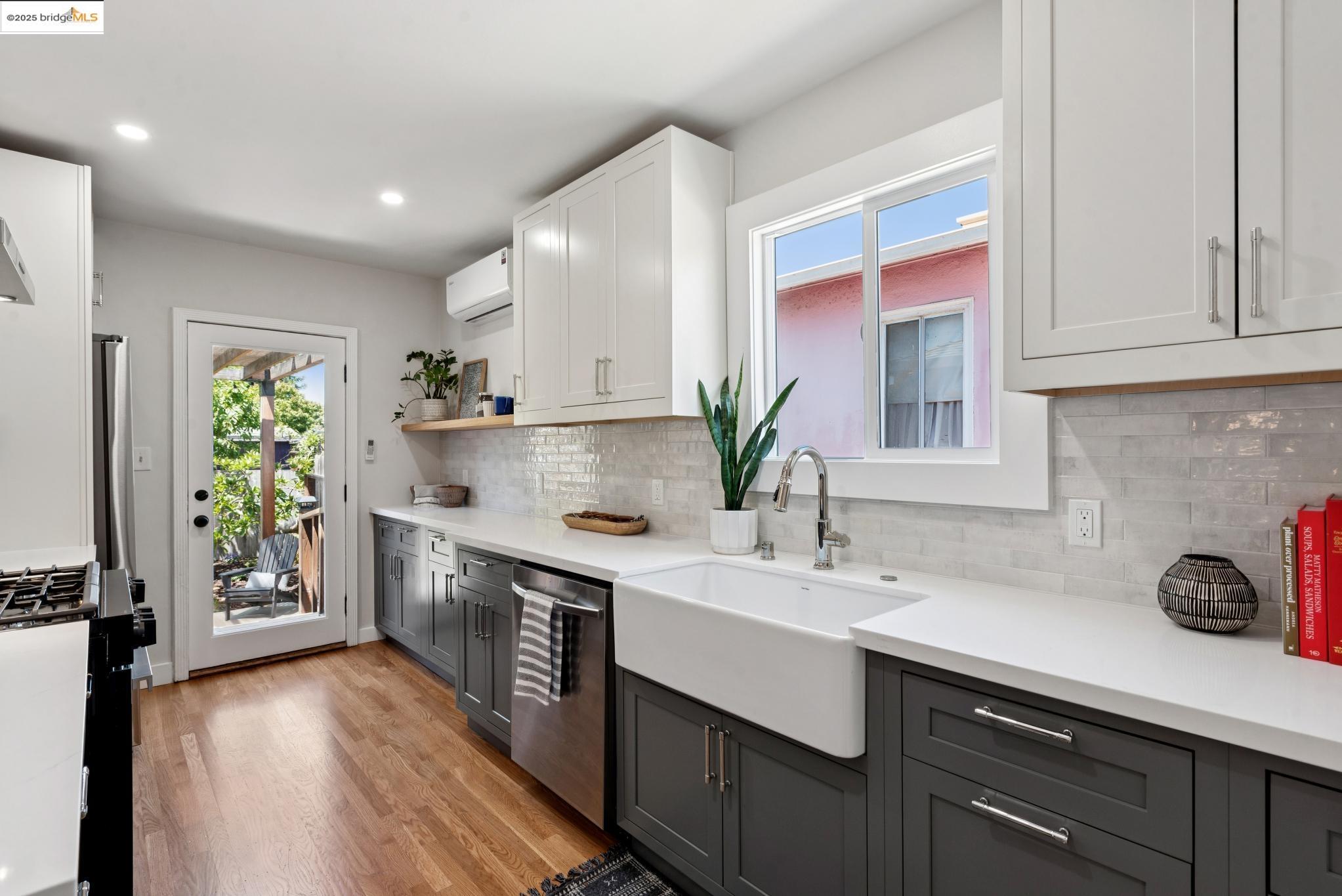 Detail Gallery Image 12 of 34 For 2634 Acton, Berkeley,  CA 94702 - 2 Beds | 1 Baths